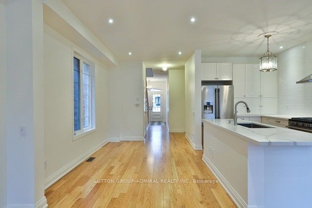 447 Lady Nadia Drive, Vaughan 4
