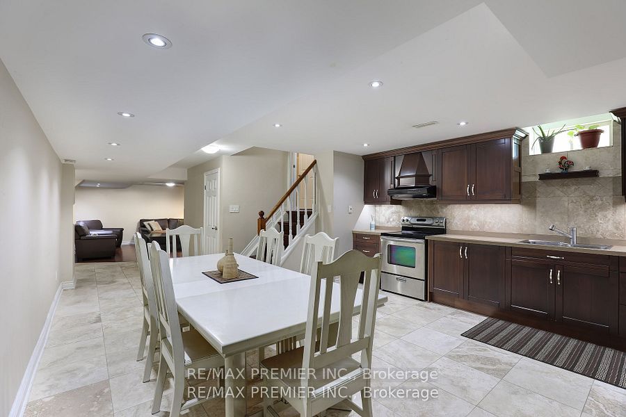 Unit Lower - 27 Giovanni Way, Vaughan 4
