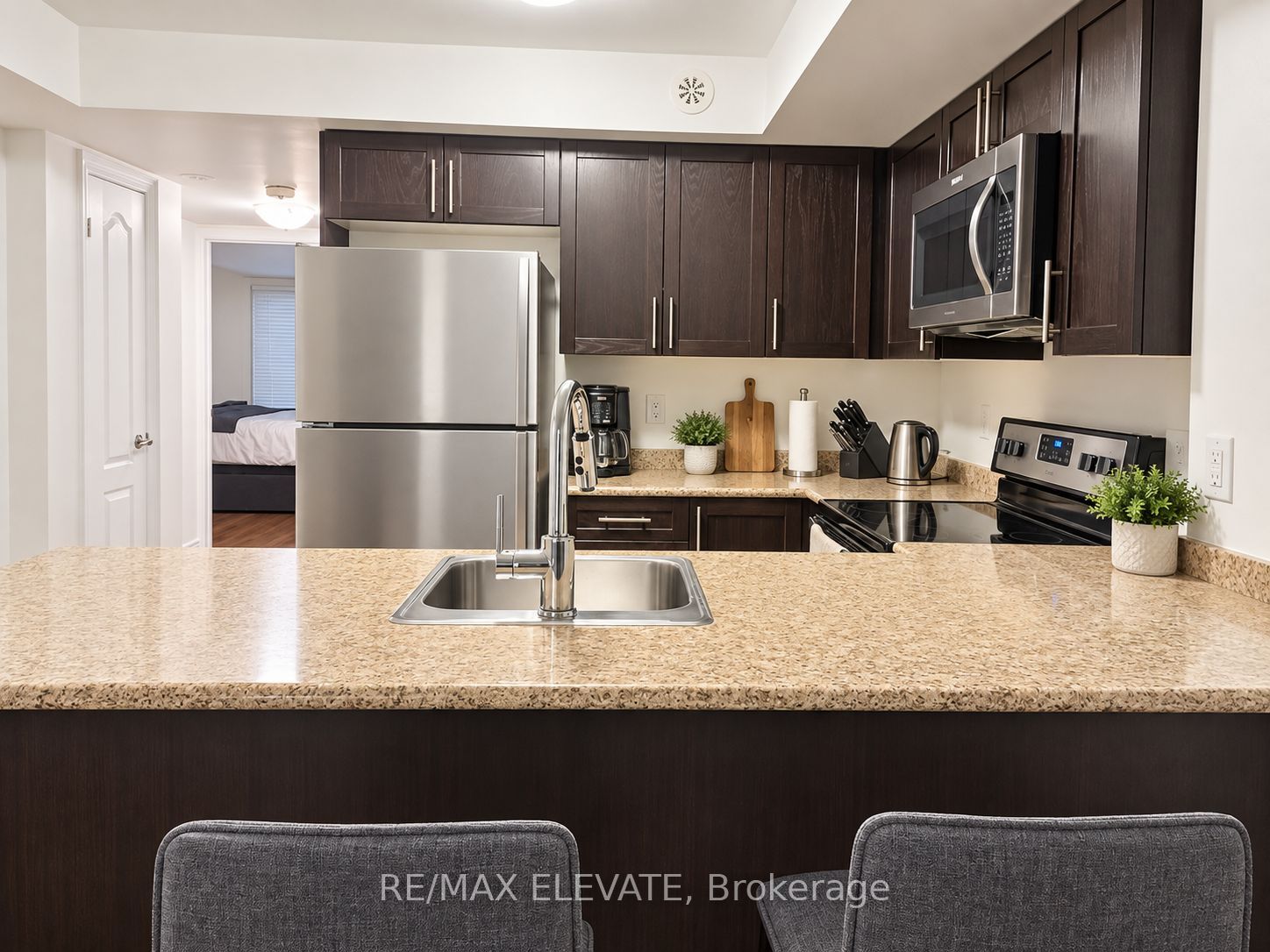 Unit 1214 - 11 Dunsheath Way, Markham 4
