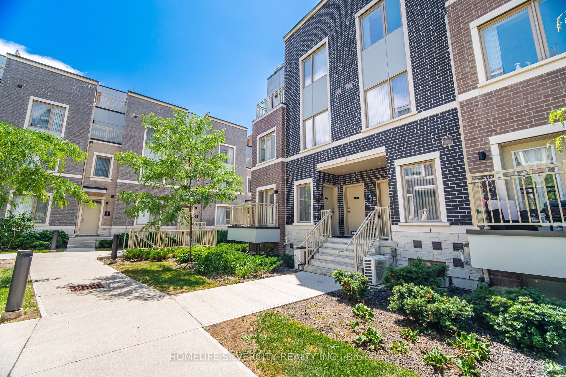 Unit 13 - 11 Honeycrisp Crescent, Vaughan 2