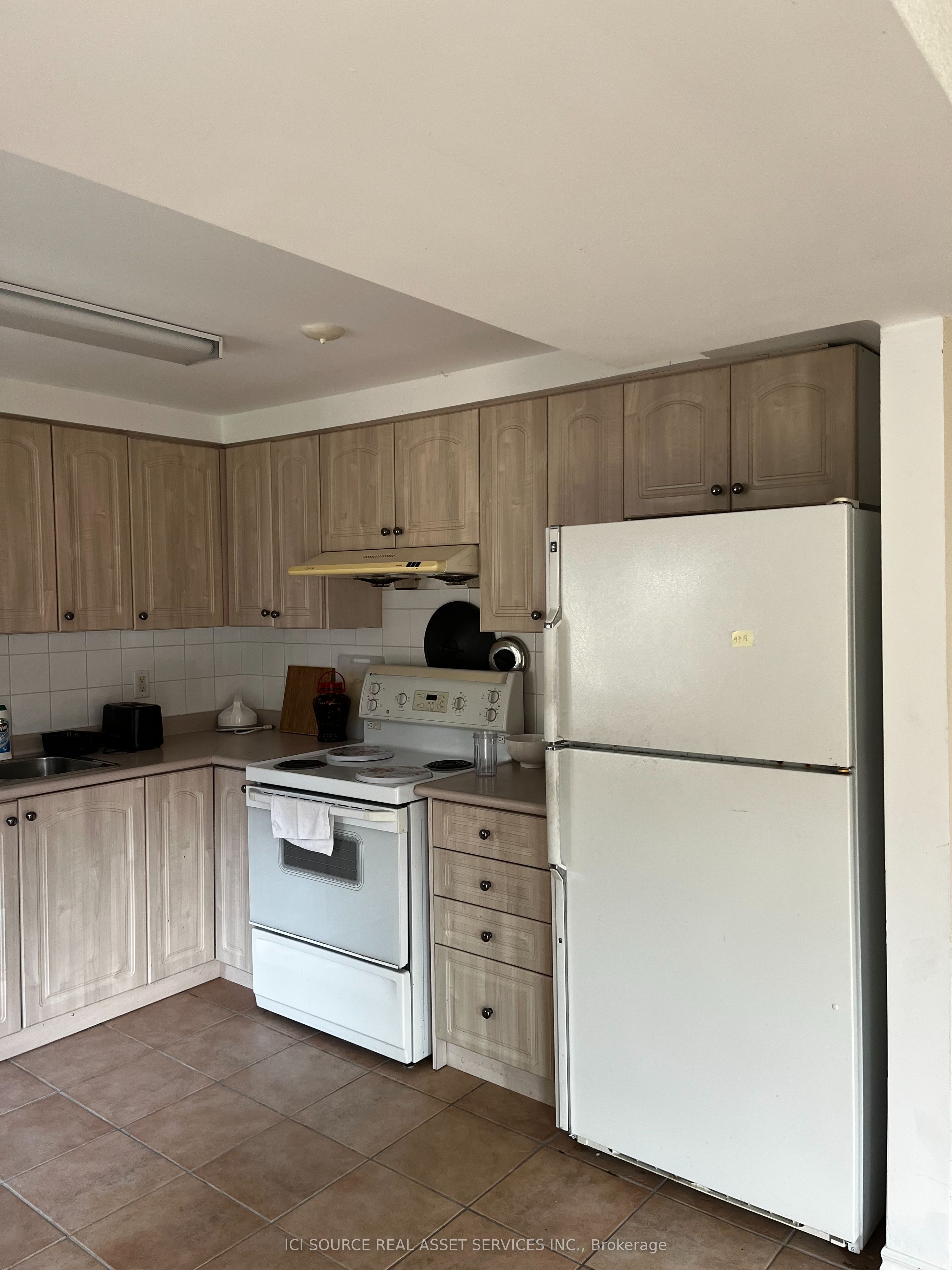 Unit Lower - 62 Grover Hill Avenue, Richmond Hill 2