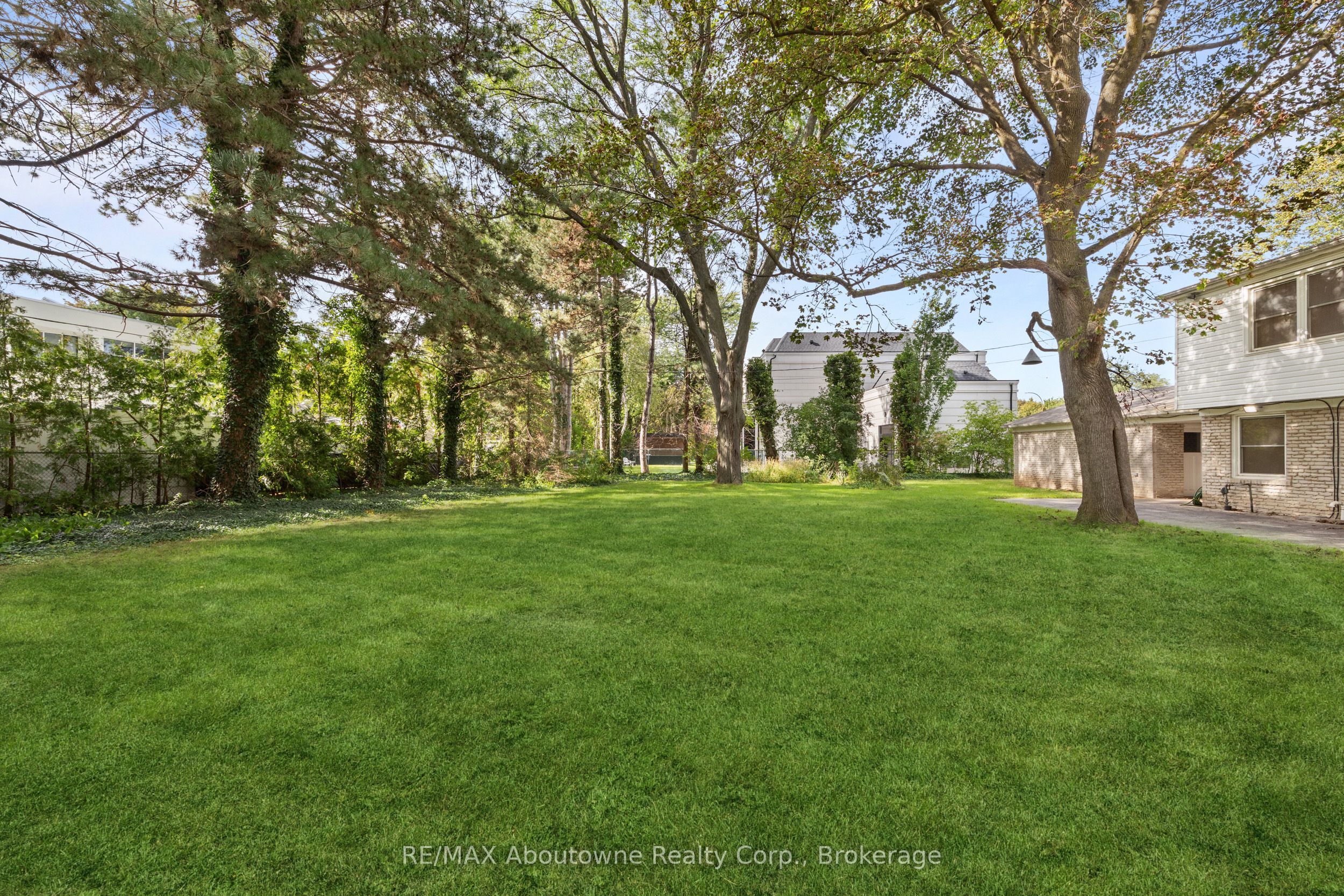 24 Valloncliffe Road, Markham 5