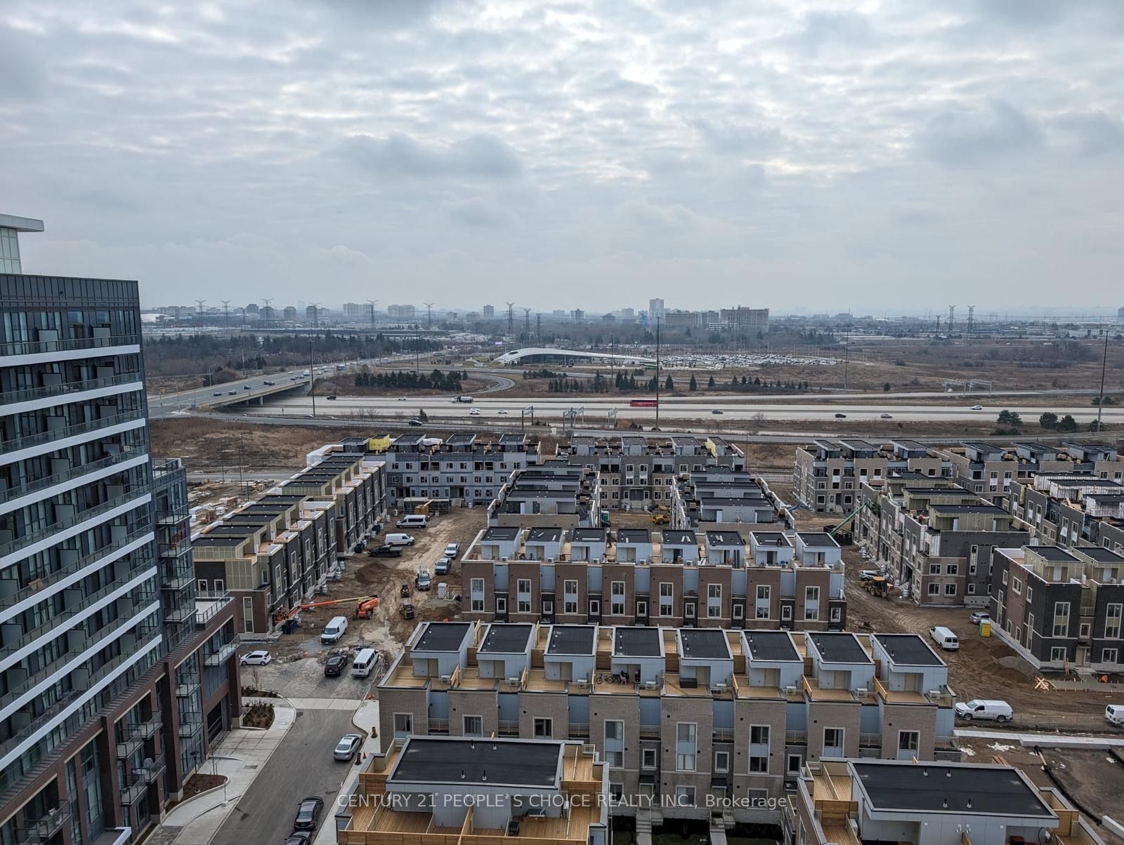 Unit 1706 - 38 Honeycrisp Crescent, Vaughan 5