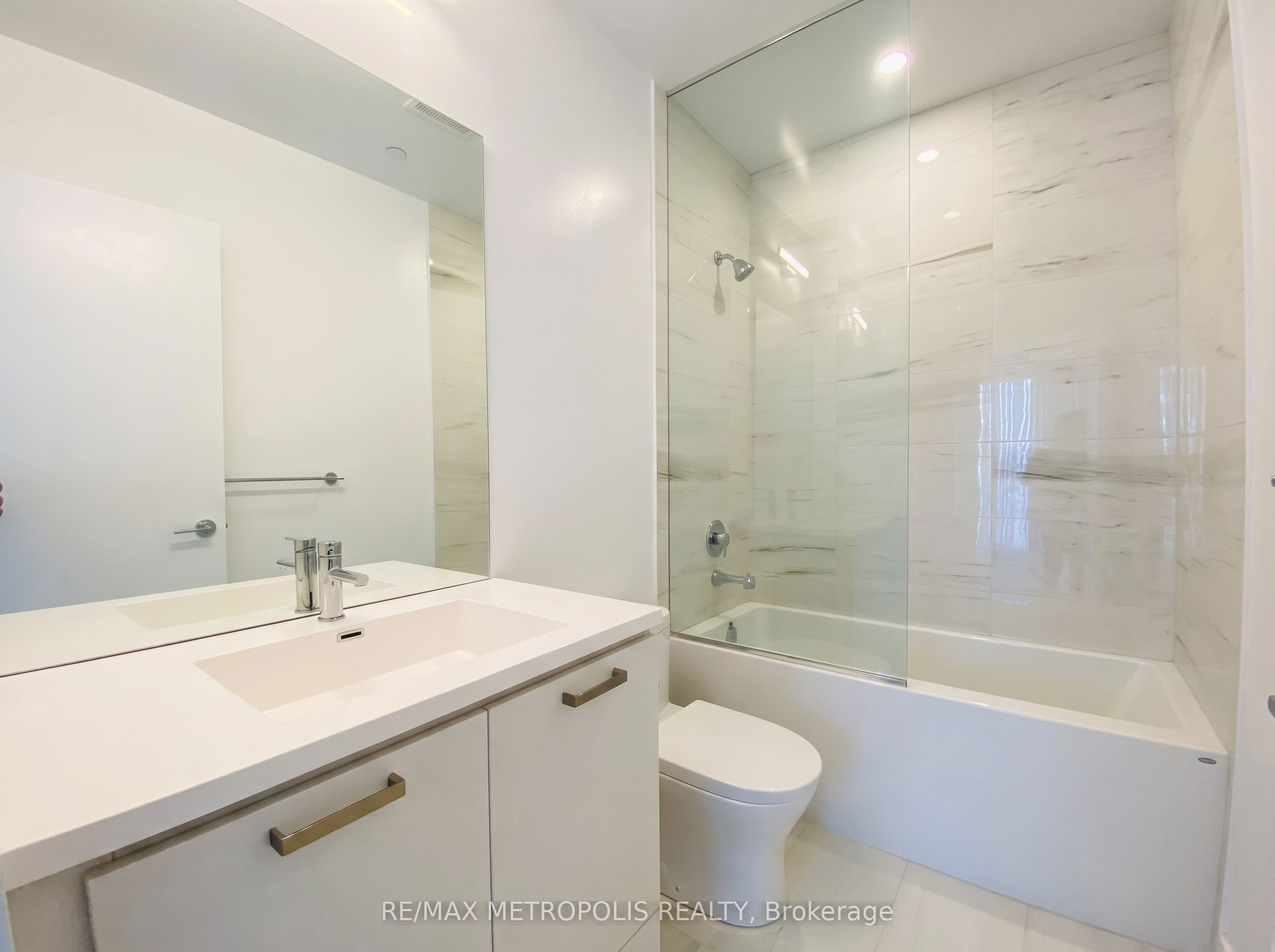 Unit 211 - 10 Honeycrisp Crescent, Vaughan 4