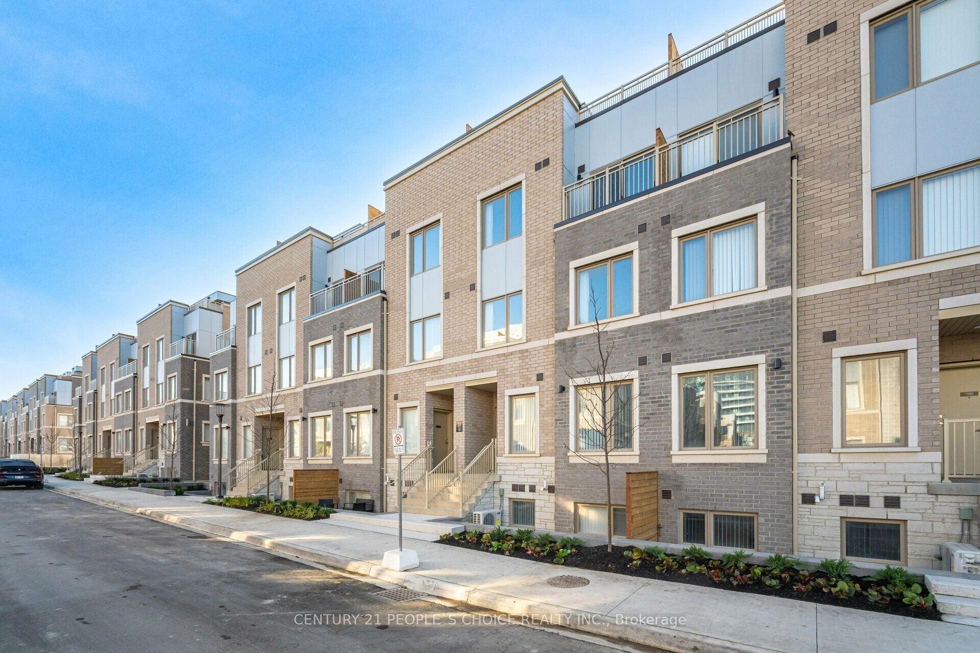 Unit 263 - 150 Honeycrisp Crescent N, Vaughan 2