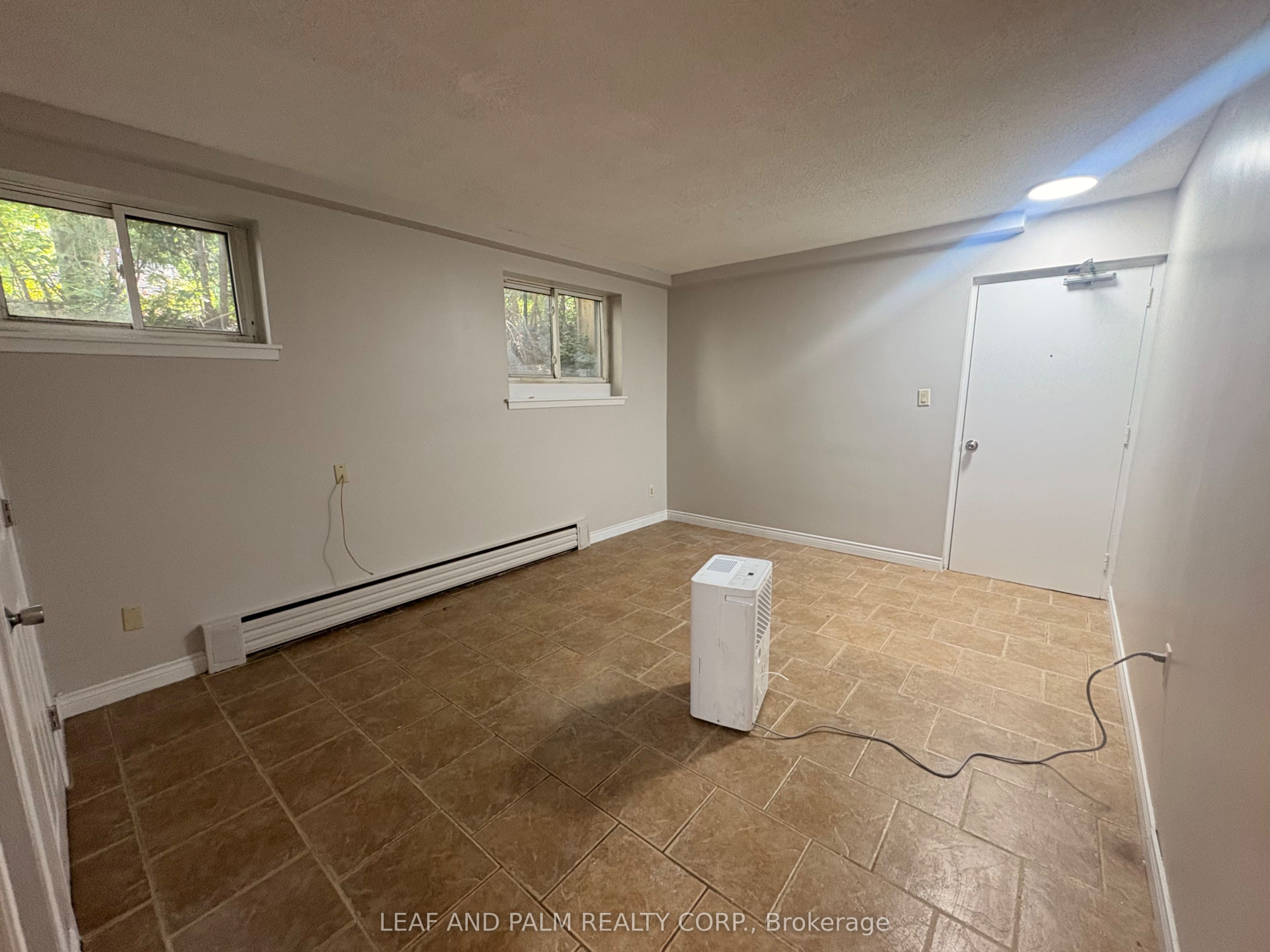 Unit B6 - 366 Penn Avenue, Newmarket 3
