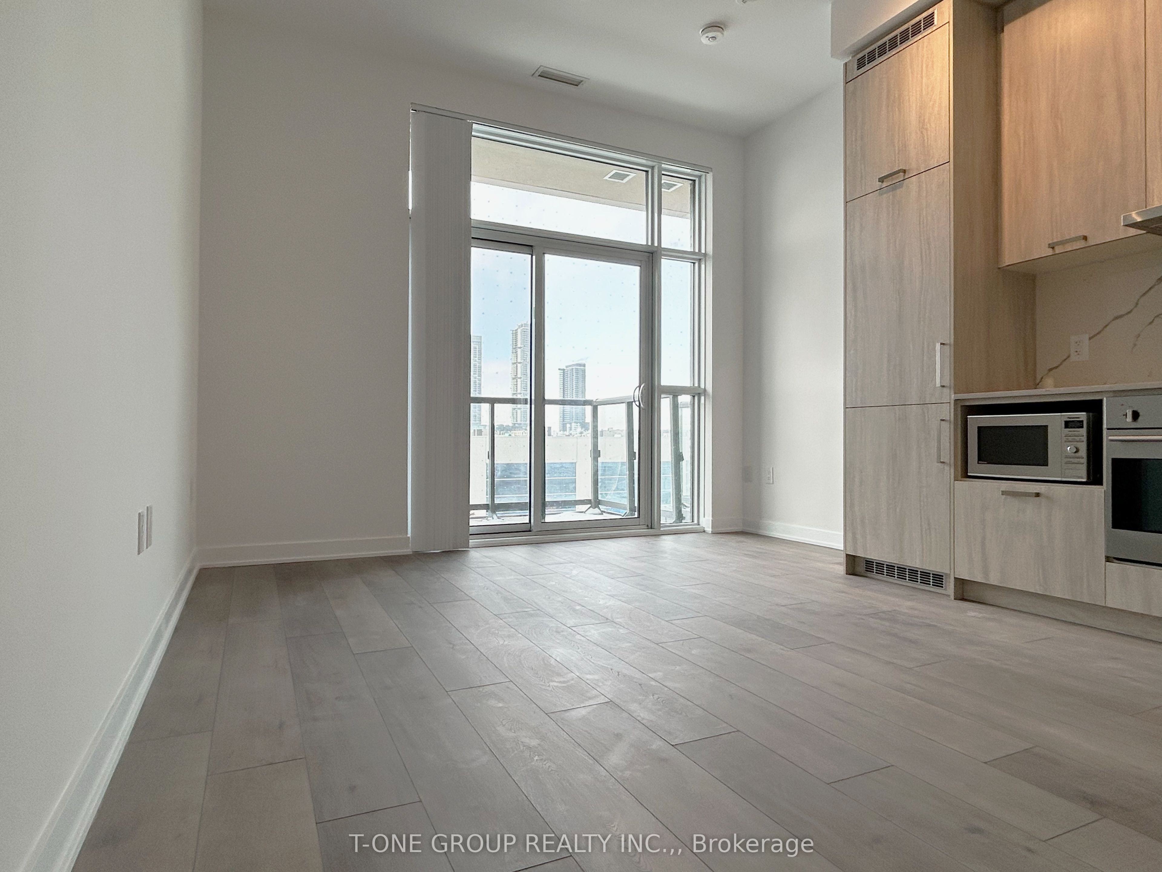 Unit 312 - 38 Honeycrisp Crescent, Vaughan 4