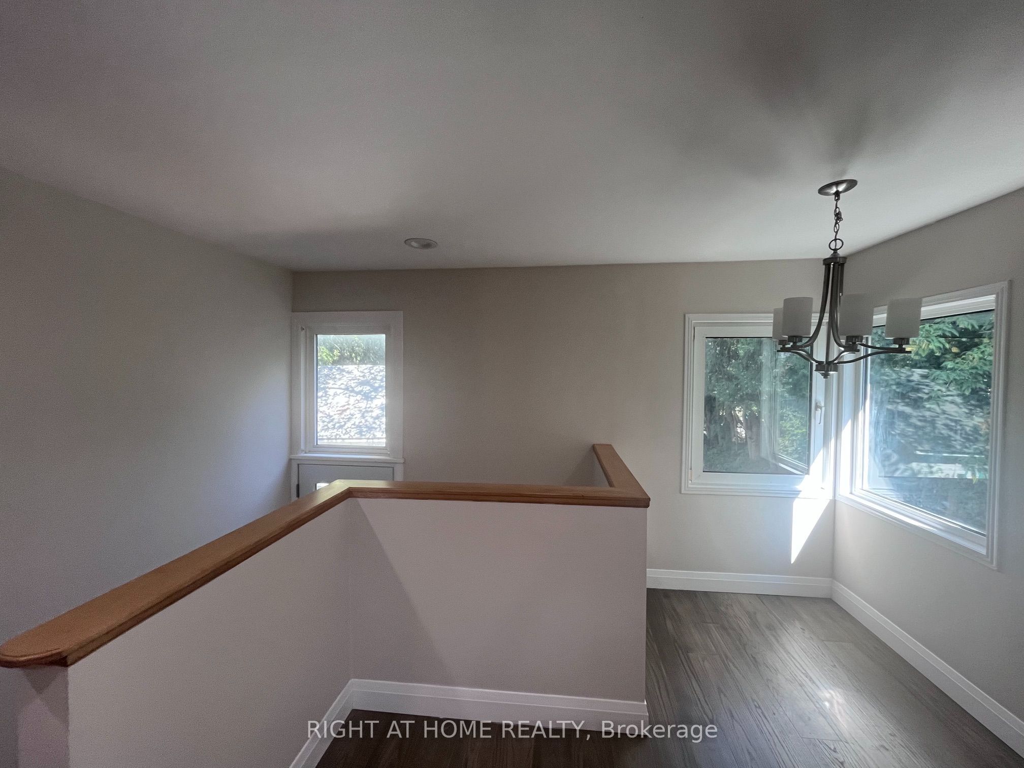 379 The Queensway South, Georgina 5