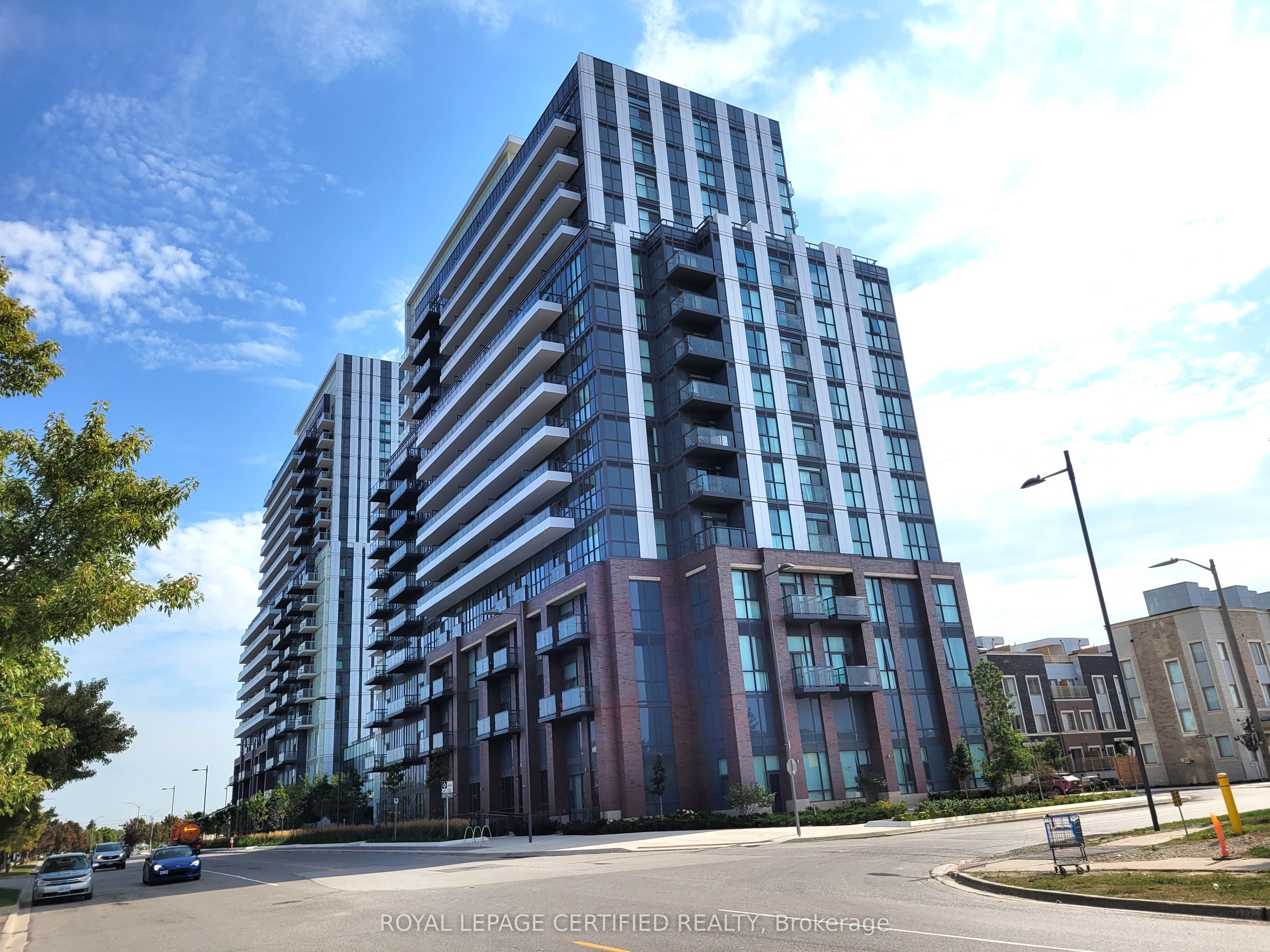 Unit 503 - 10 Honeycrisp Crescent, Vaughan 2