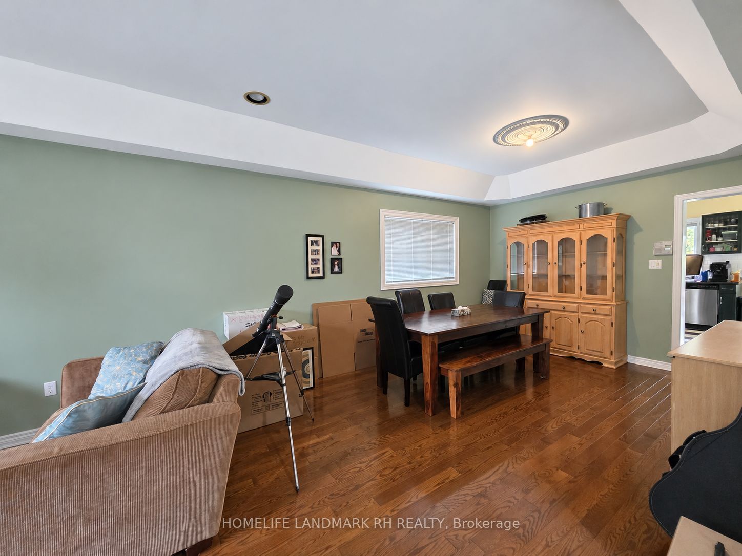 592 Dutch Elliott Court, Newmarket 4