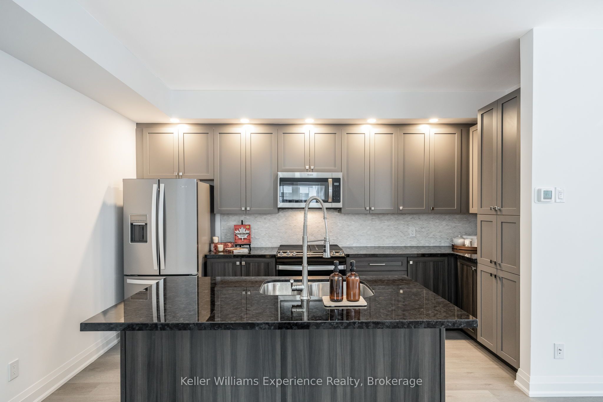 24 DANIELLE Crescent, Midland 4