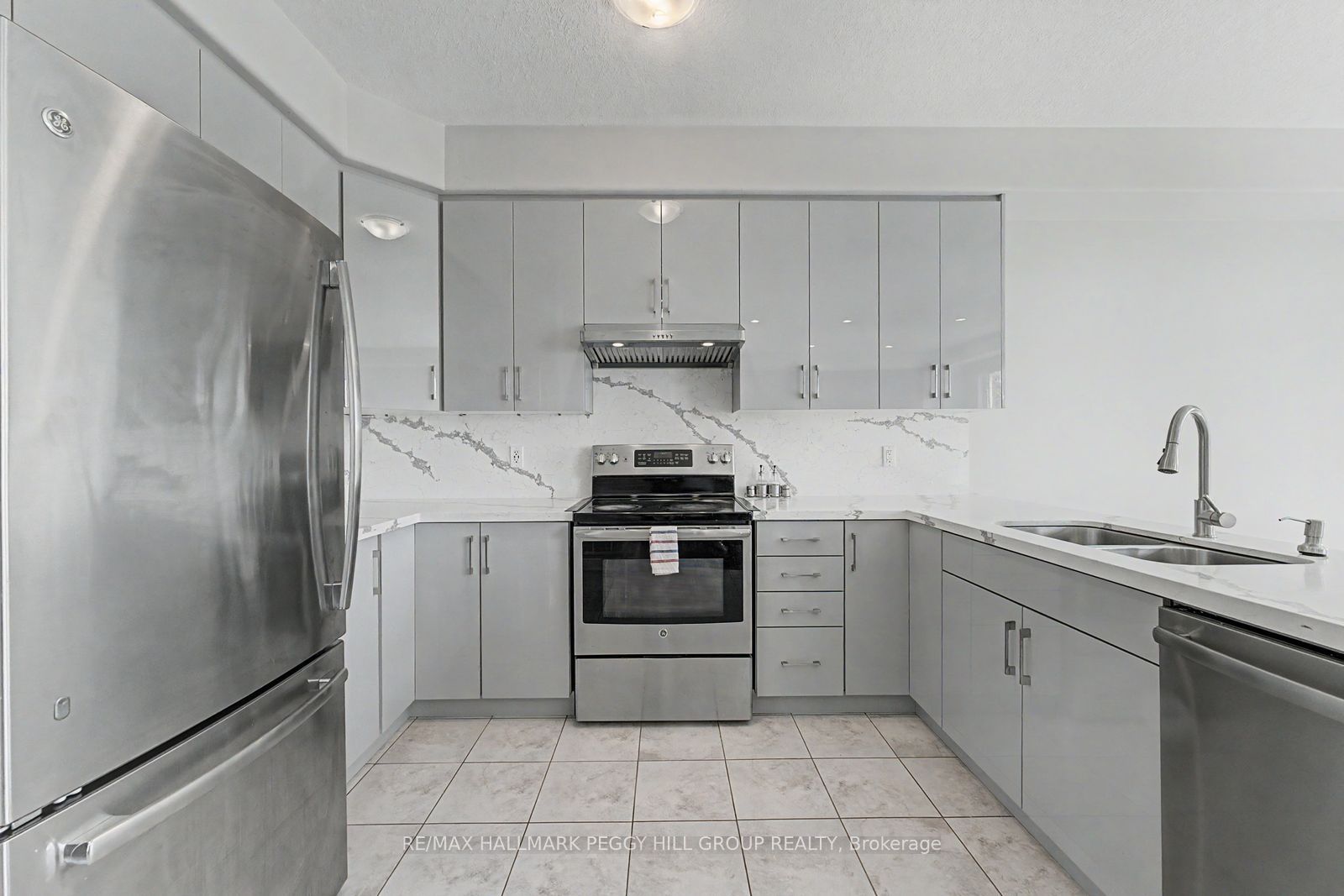 Unit Upper - 53 Nathan Crescent, Barrie 2