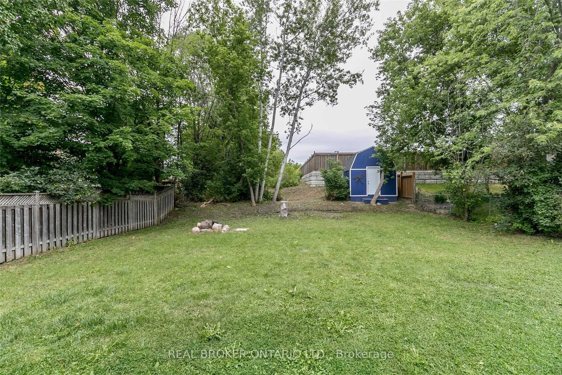 Unit Upper - 18 Chippawa Court, Barrie 5