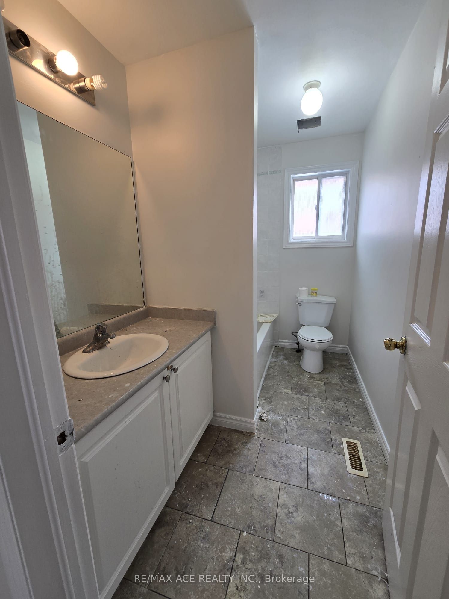 Unit Main - 48 Ambler Bay, Barrie 4