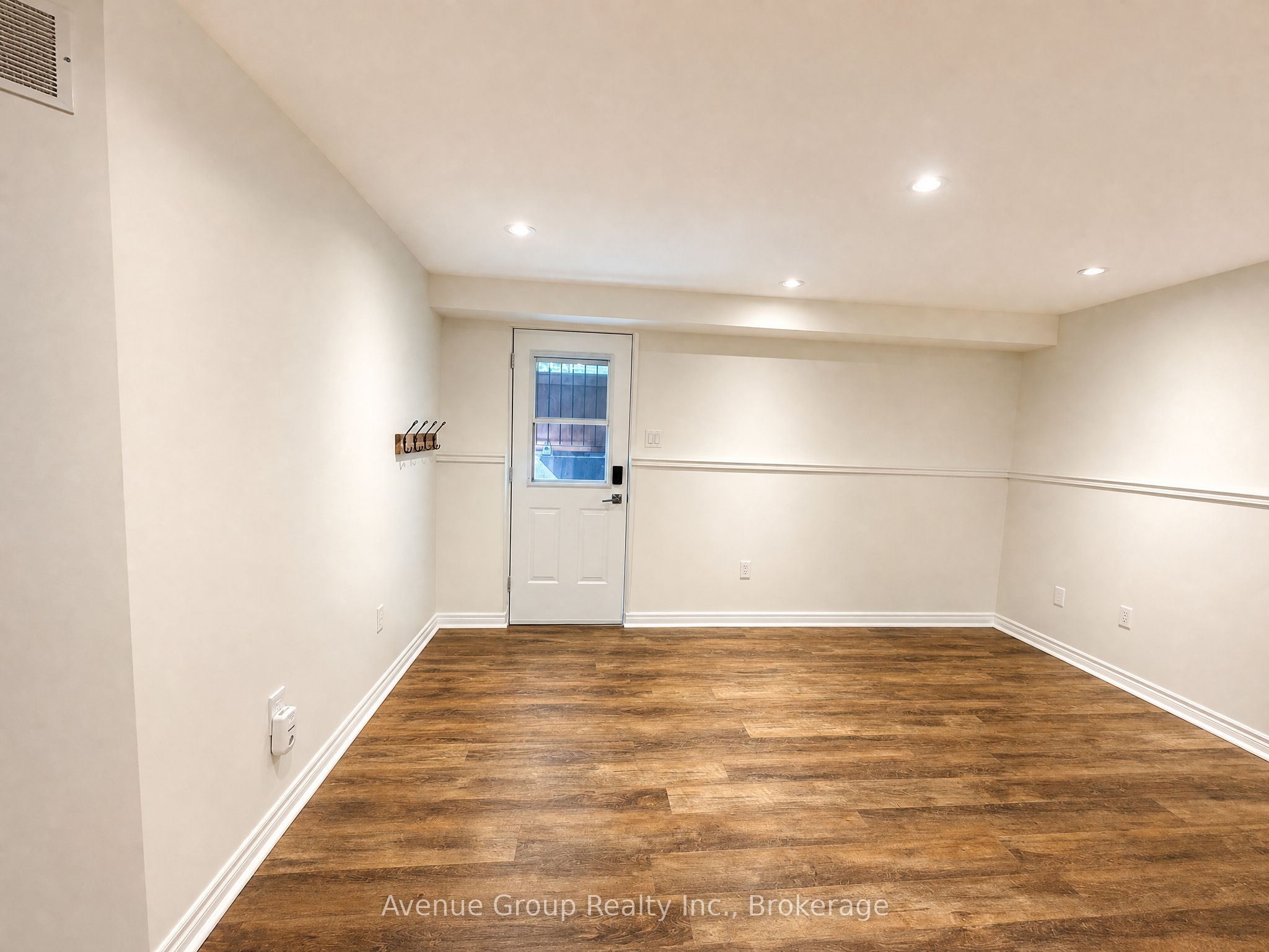 Unit Lower - 54 Leggott Avenue, Barrie 4