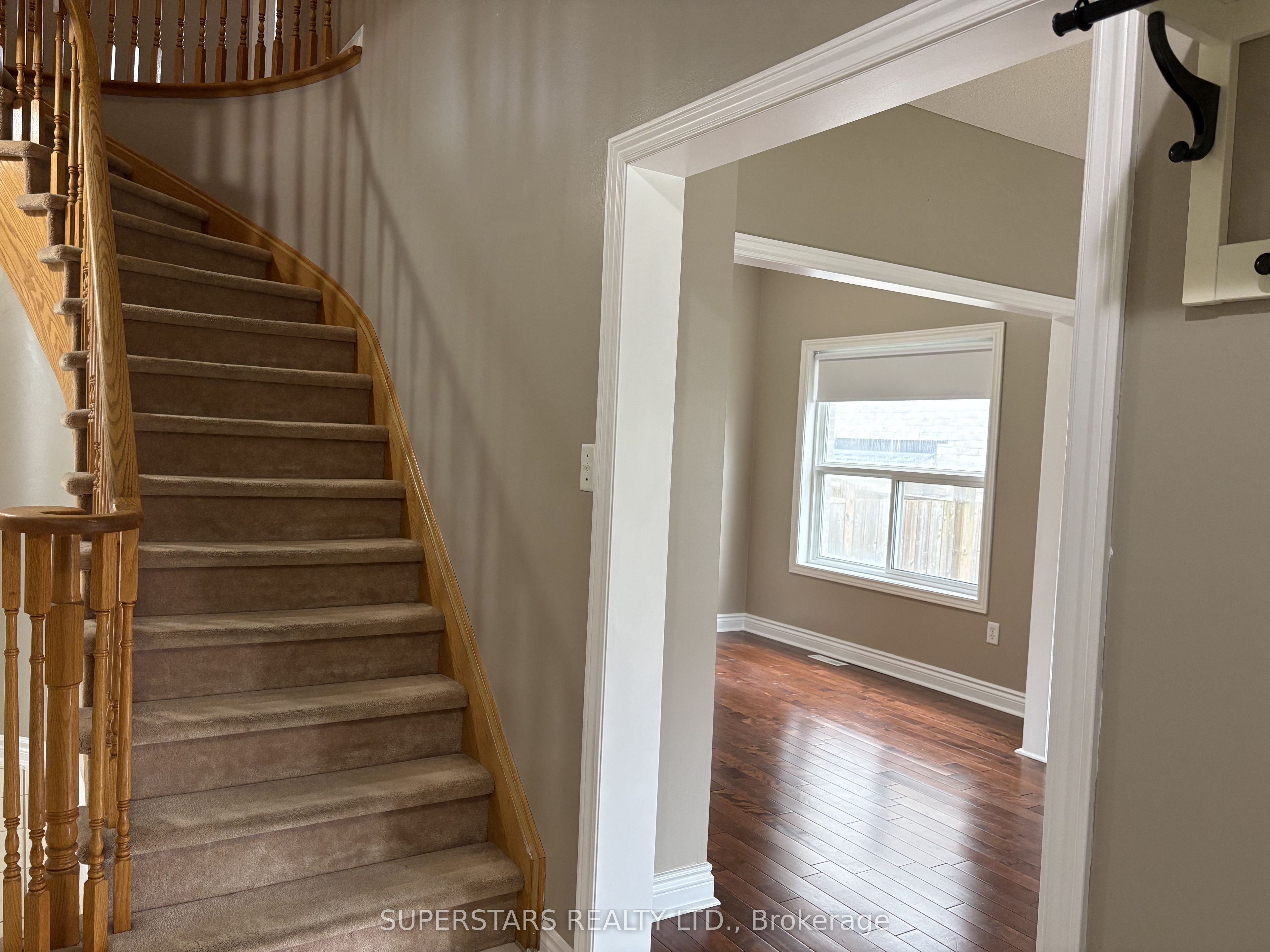 98 Joseph Crescent, Barrie 3