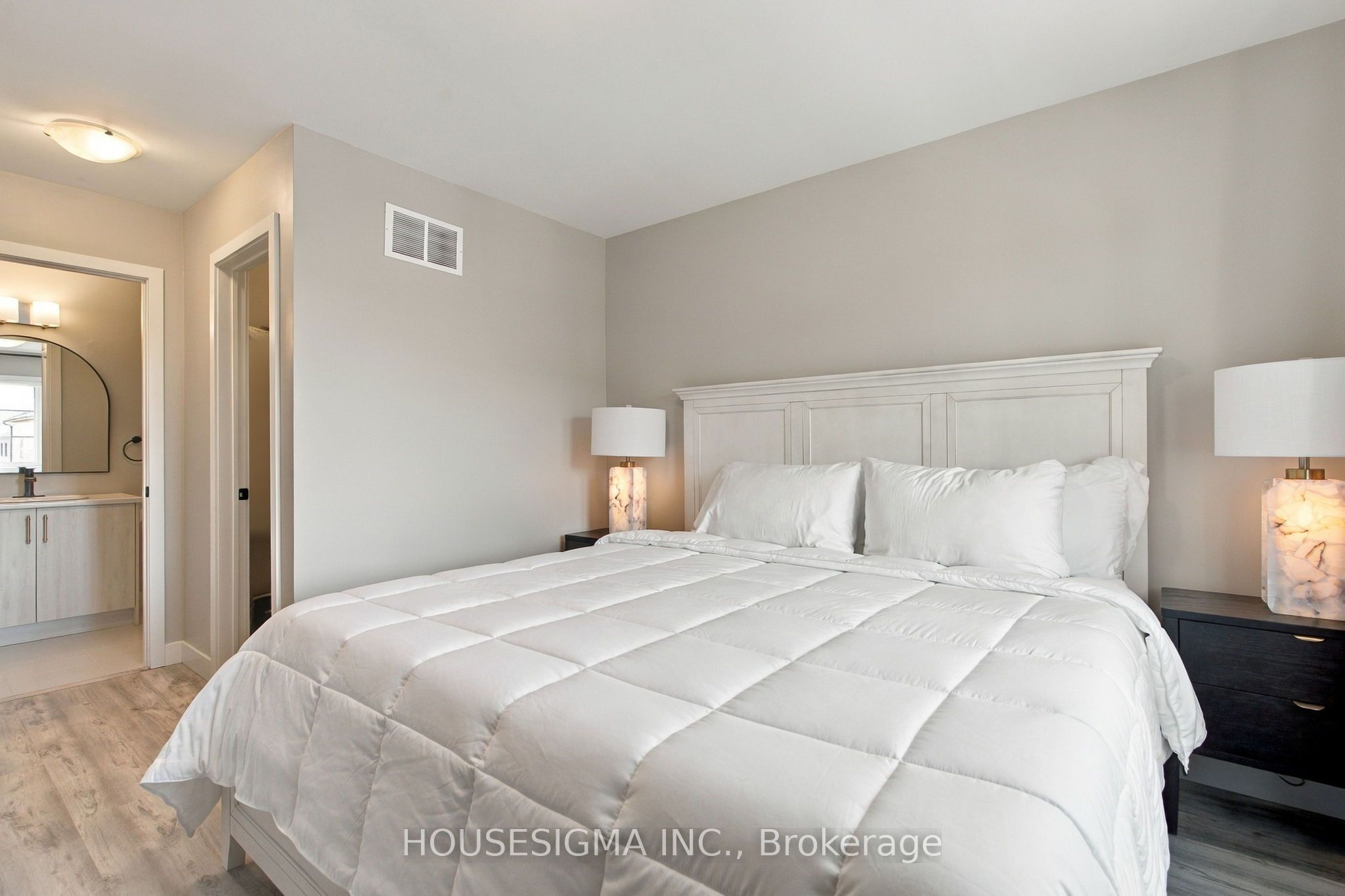 52 Hay Lane, Barrie 4