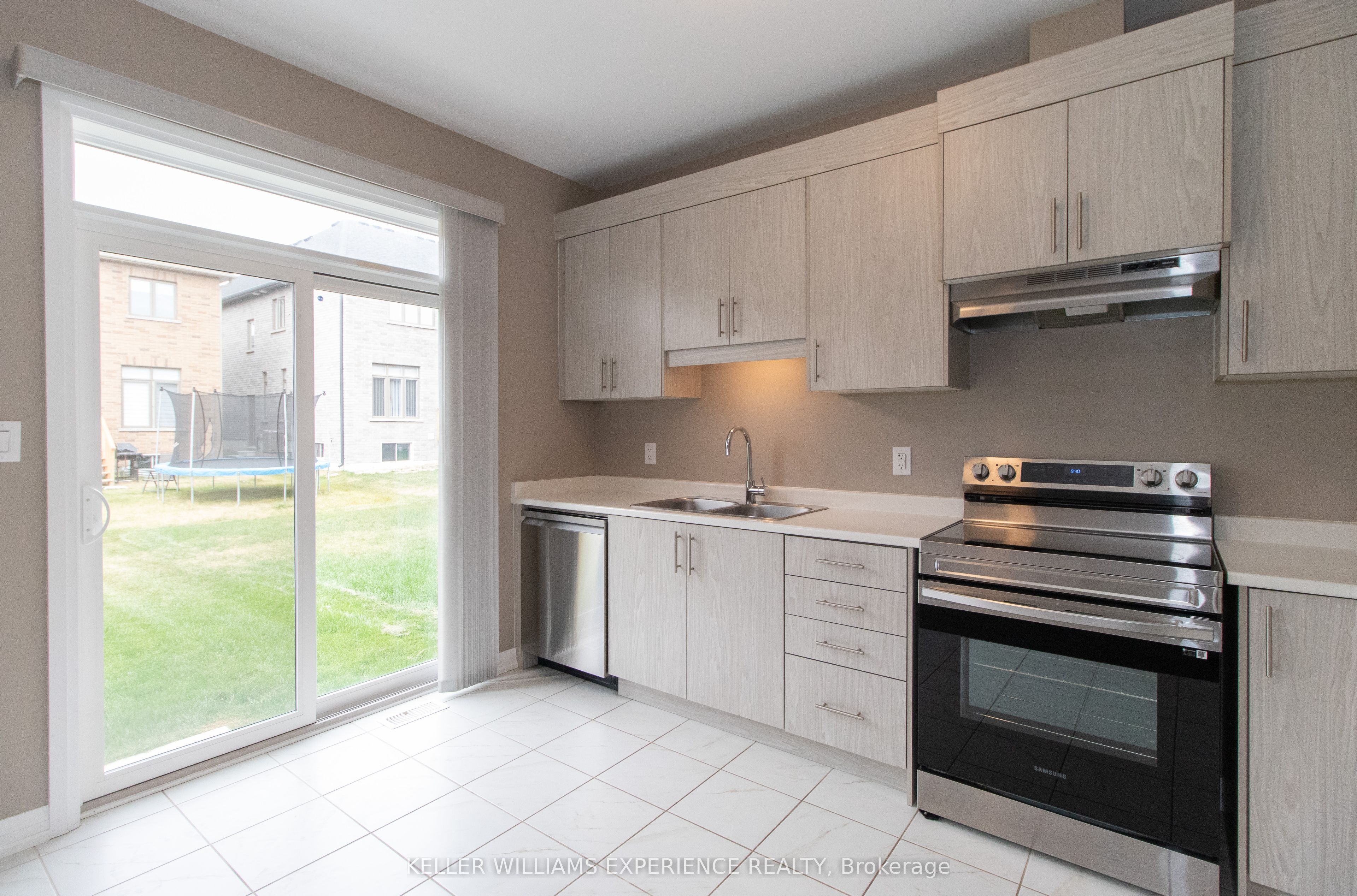 55 Copperhill Heights, Barrie 5