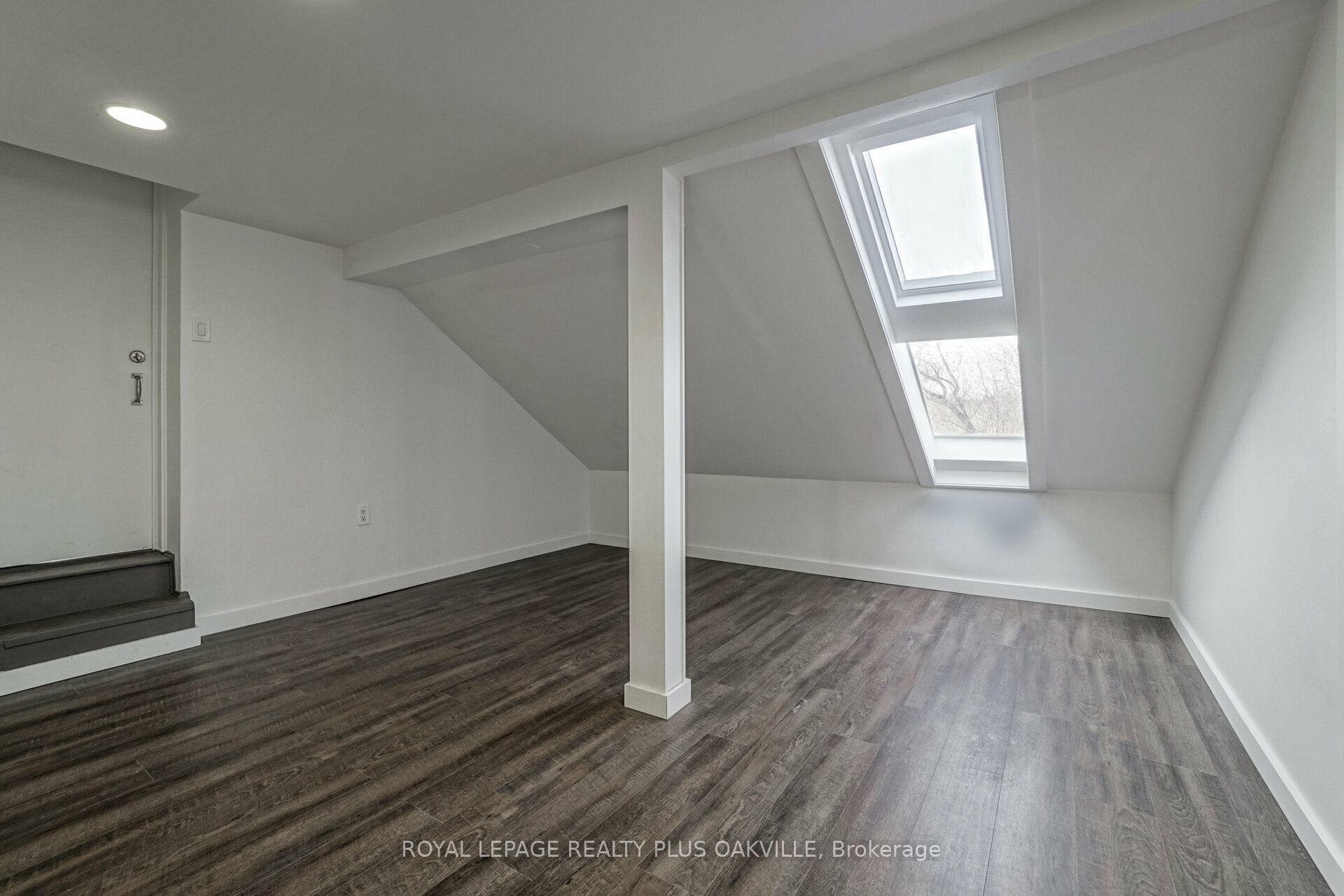 Unit 2 - 564 Lyons Lane, Oakville 4