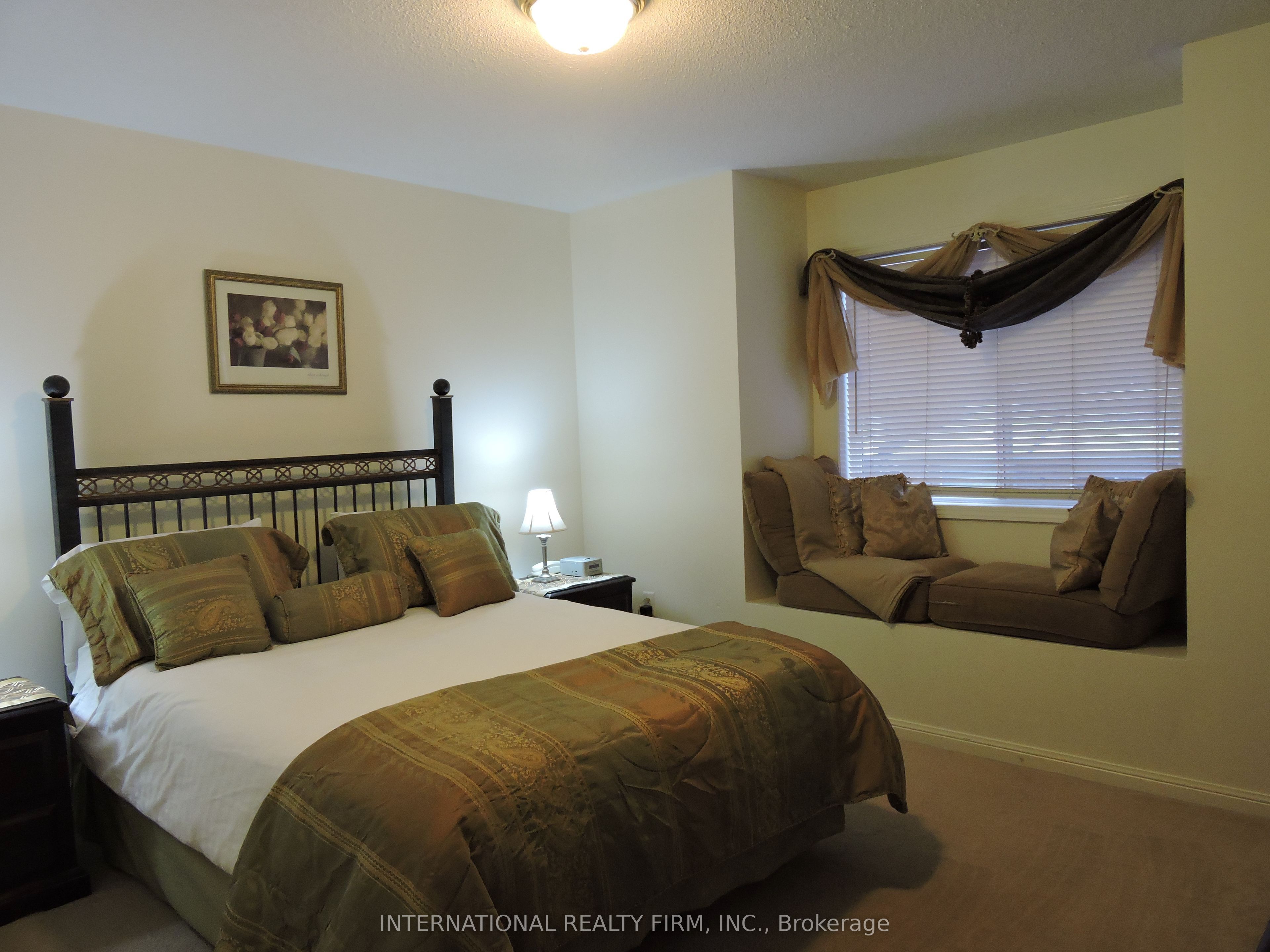 2453 Baintree Crescent, Oakville 3