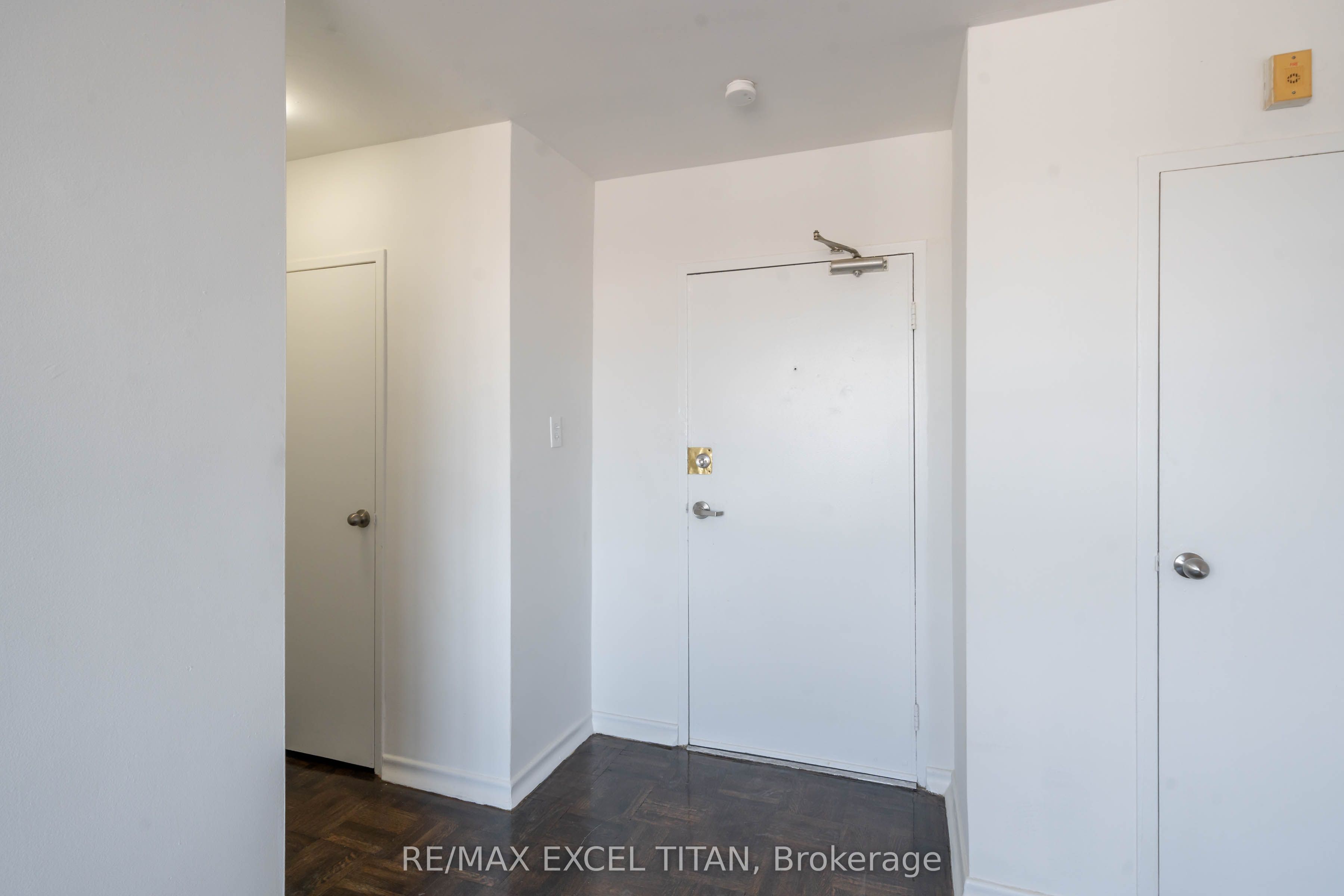 Unit 304 - 2507 Eglinton Avenue W, Toronto 5