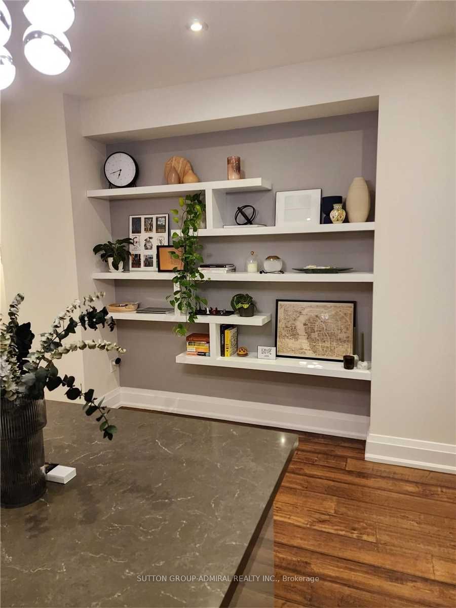 Unit 201 - 15 Ennerdale Road, Toronto 3