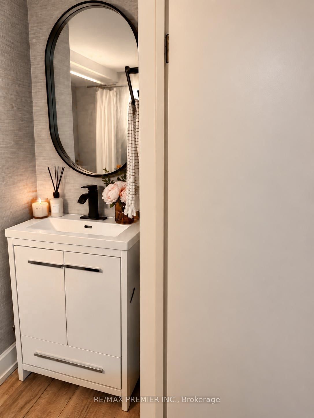 Unit B - 1368 Tansley Drive, Oakville 2