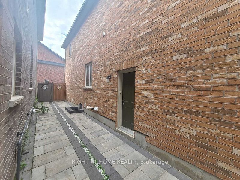 Unit 2 - 84 Rising Hill Ridge, Brampton 2