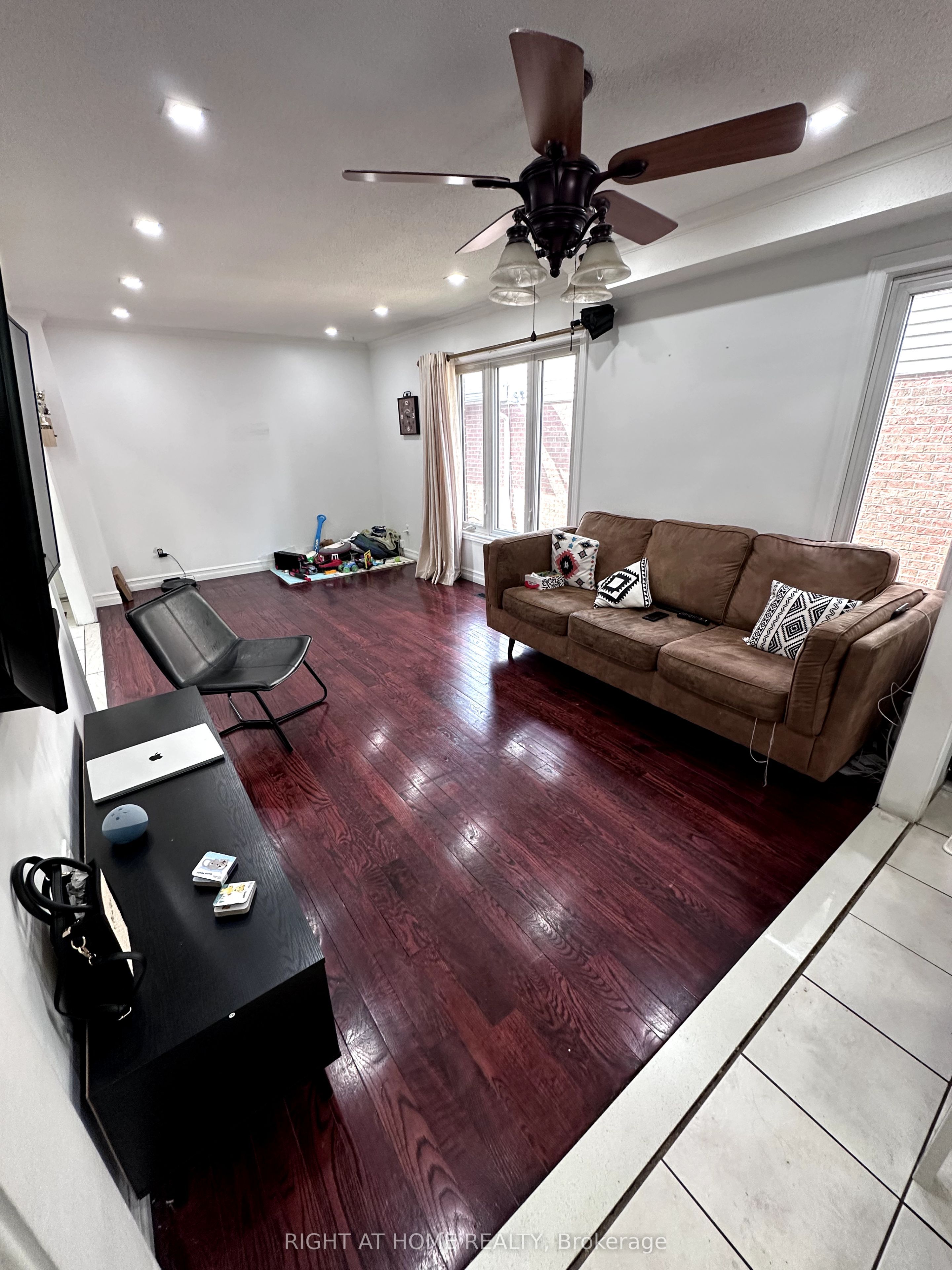 4 Sunshade Place, Brampton 4