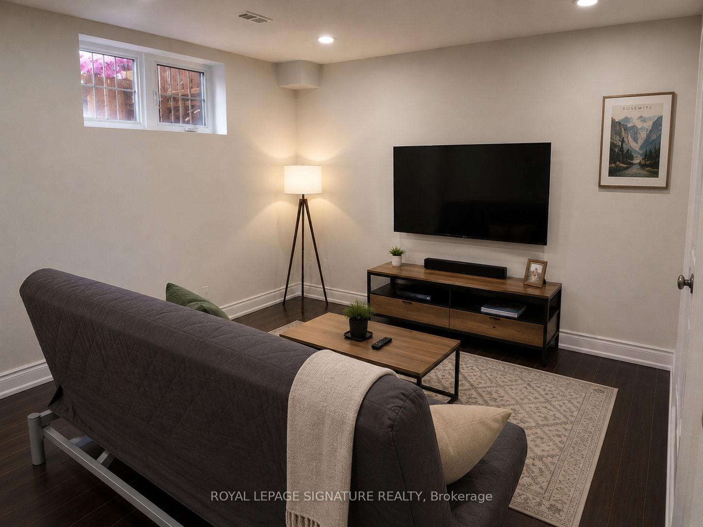 Unit Basement - 404 Nairn Circle, Milton 3