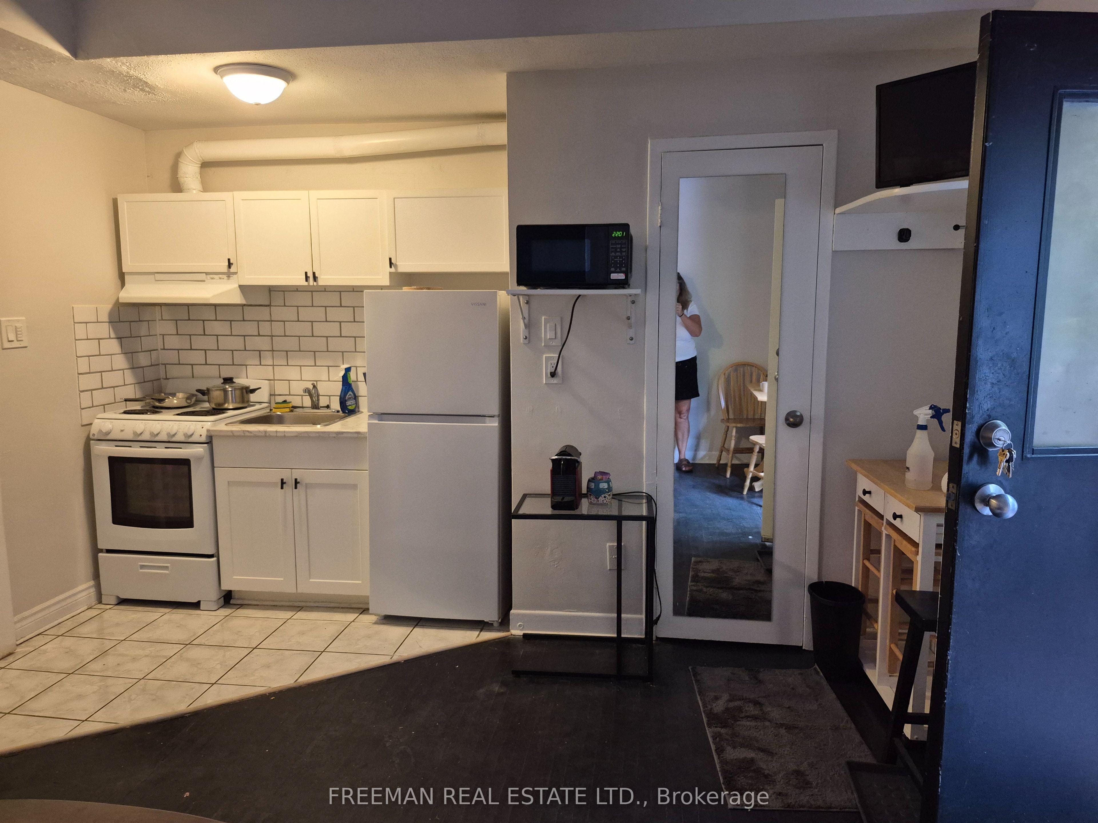 Unit 204 - 158 Dowling Avenue, Toronto 4