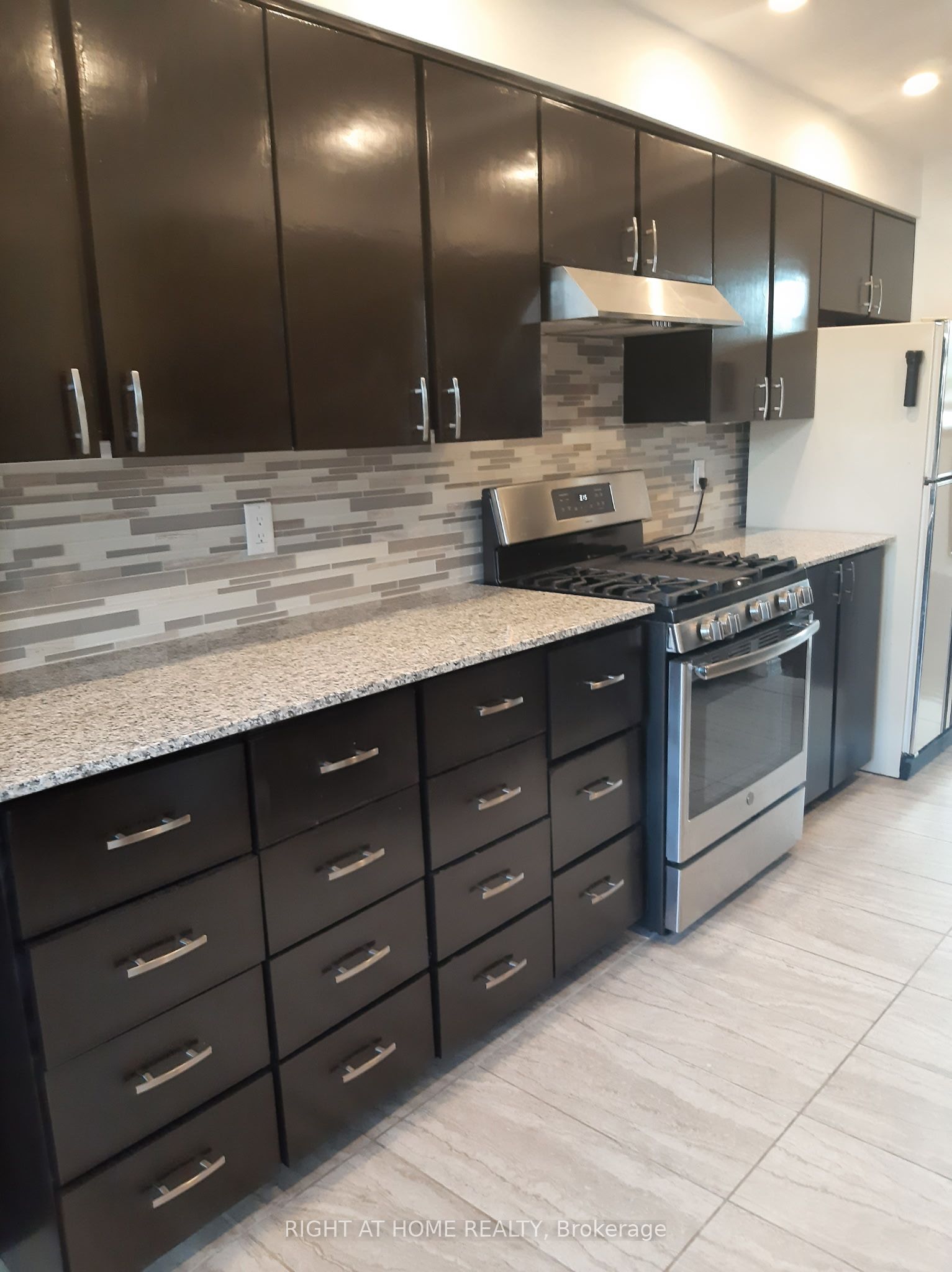39 Hockley Path, Brampton 5