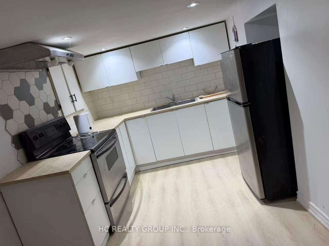 Unit Lower - 25 Beechwood Avenue, Toronto 2