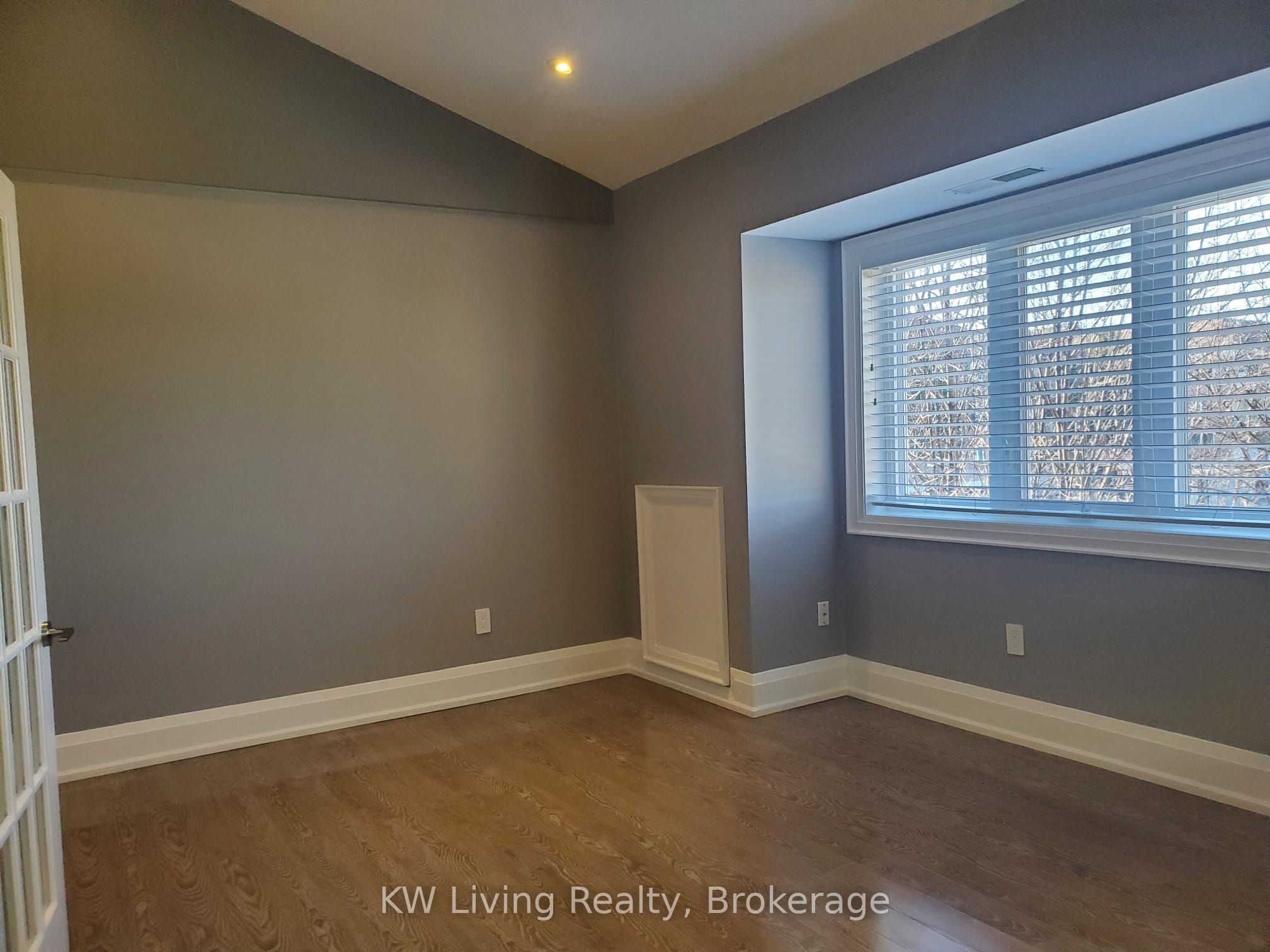 Unit 223 - 101 Bristol Road E, Mississauga 4