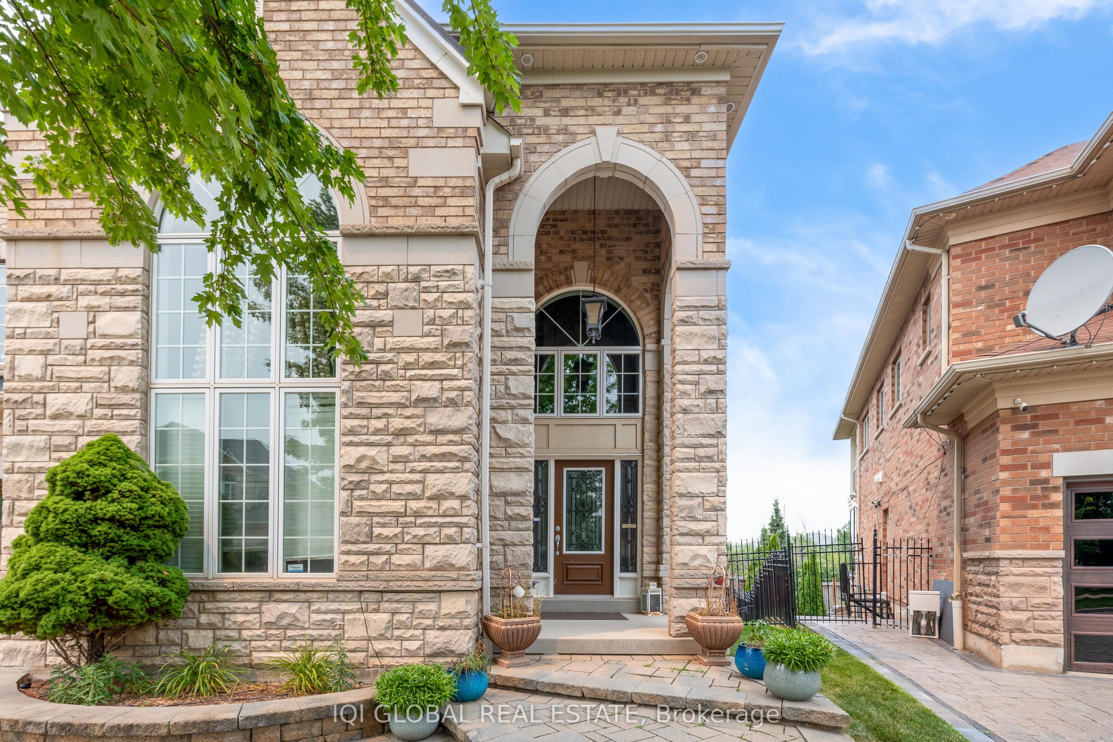 2395 Lyndhurst Drive, Oakville 2