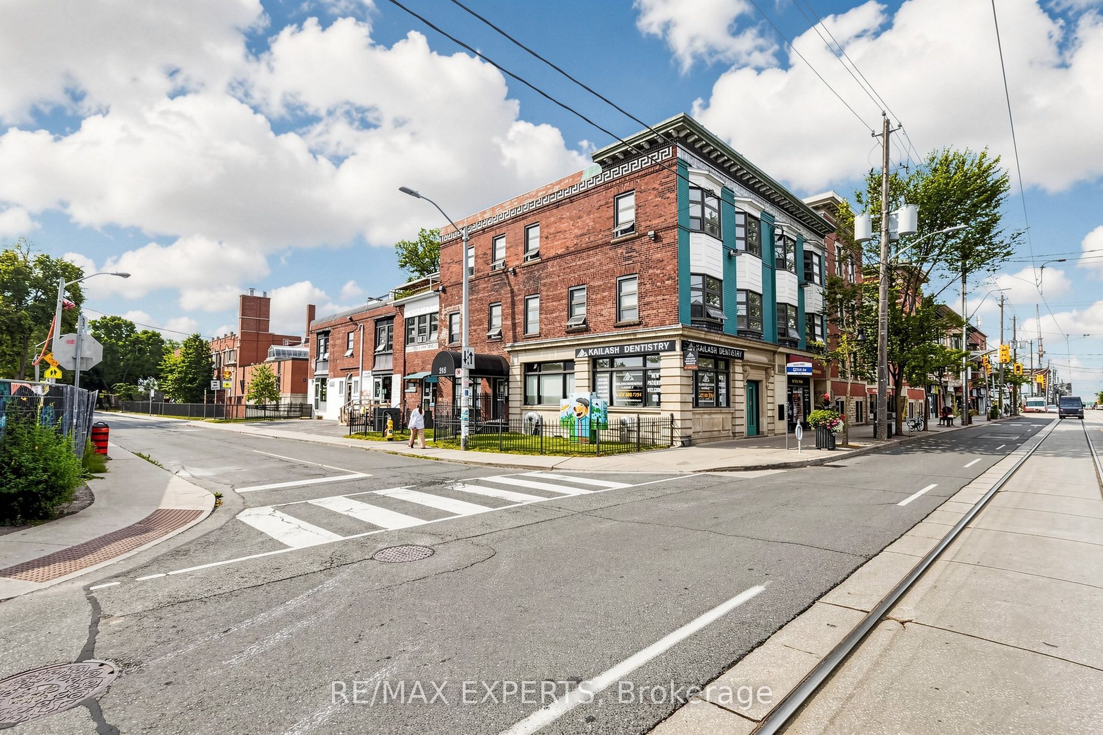 Unit 204 - 218 Close Avenue, Toronto 2