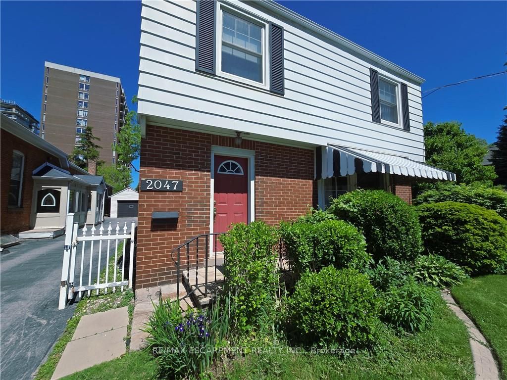 2047 James Street, Burlington 2