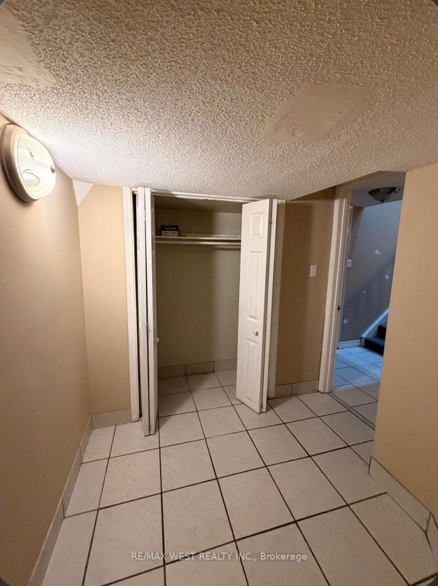 Unit Lower Level B - 7 Waltham Drive, Etobicoke 3
