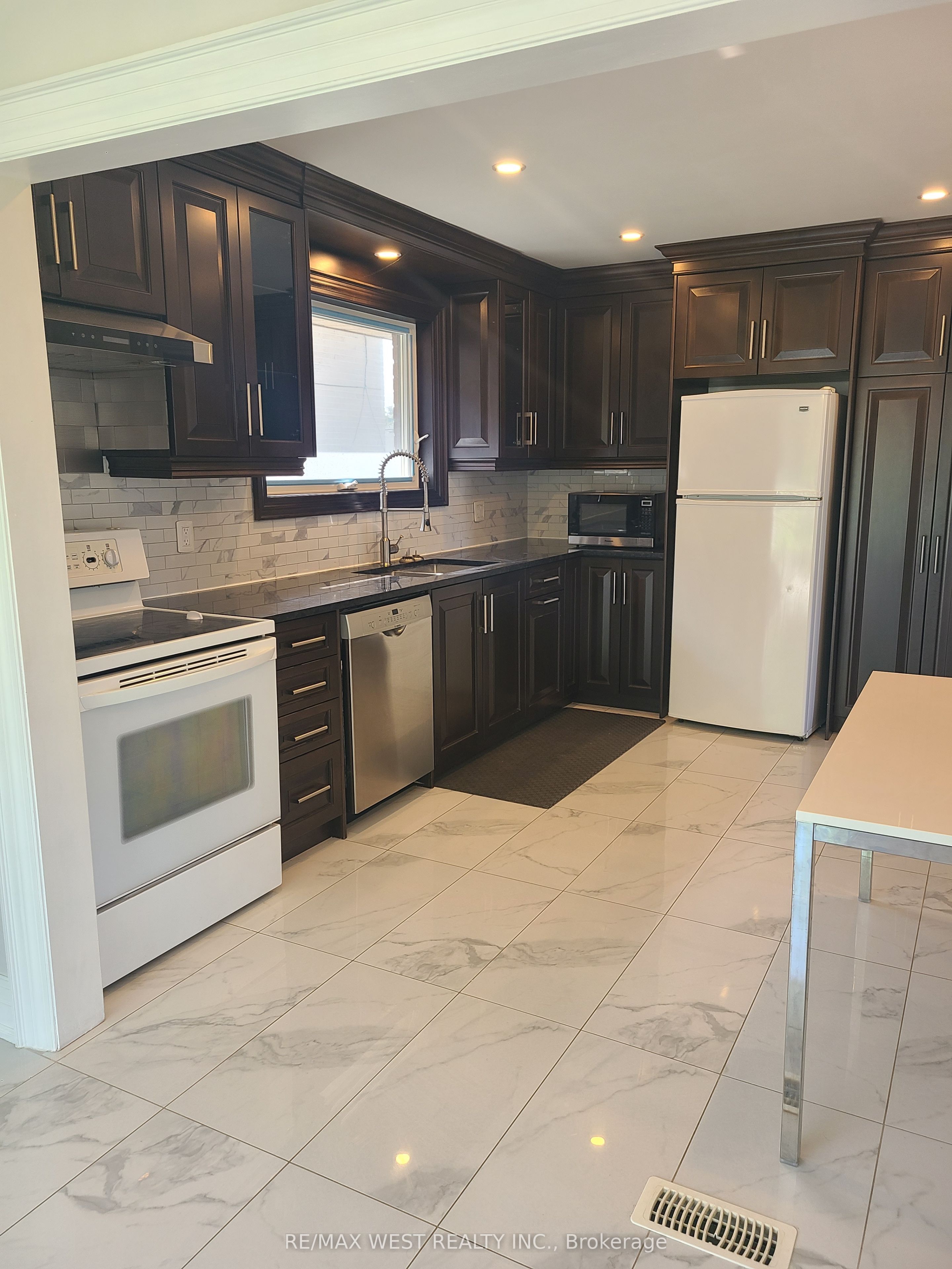 43 Playfair Avenue, North York 3