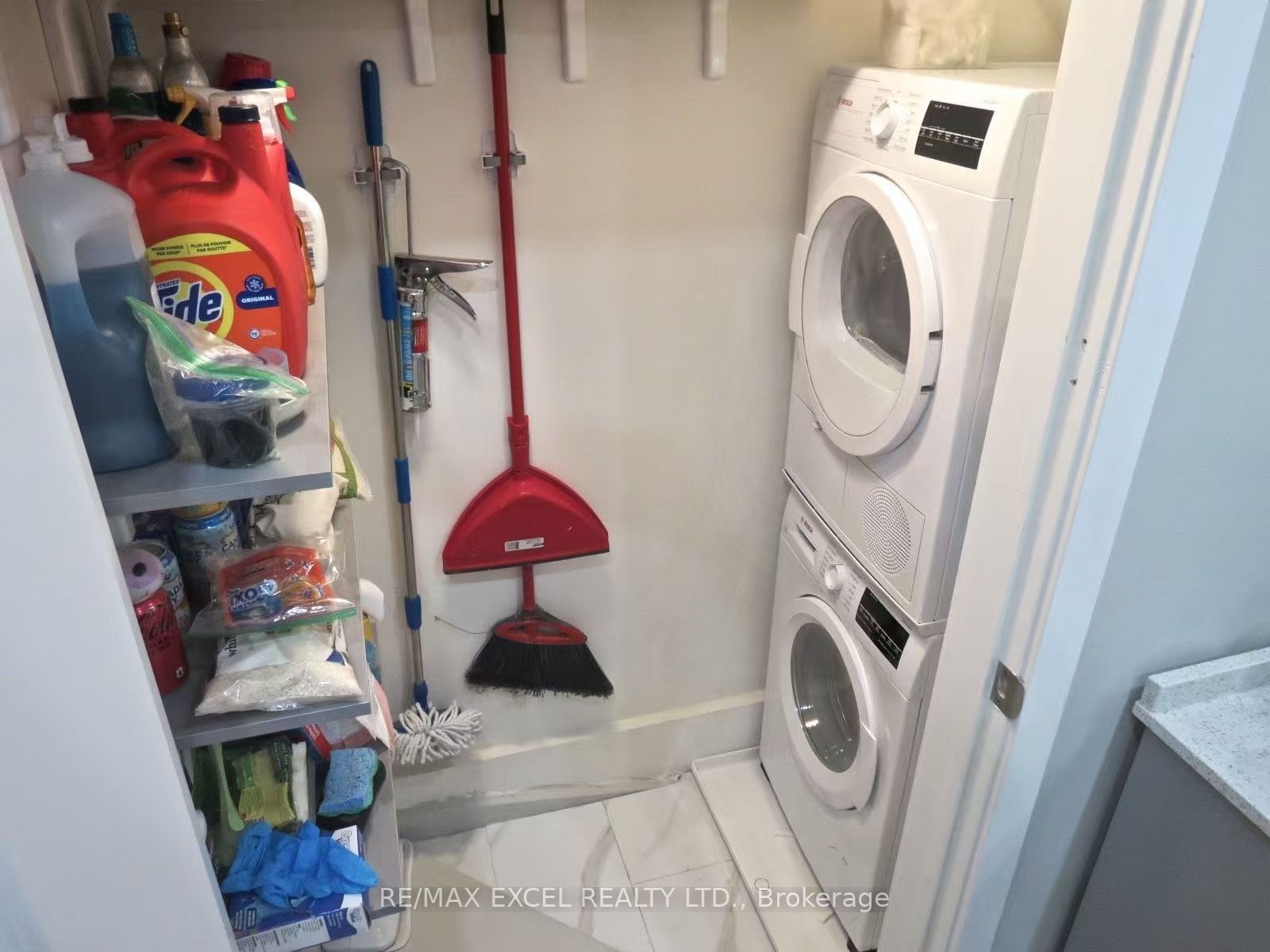 Unit Master Room - 70 William Duncan Road, North York 5