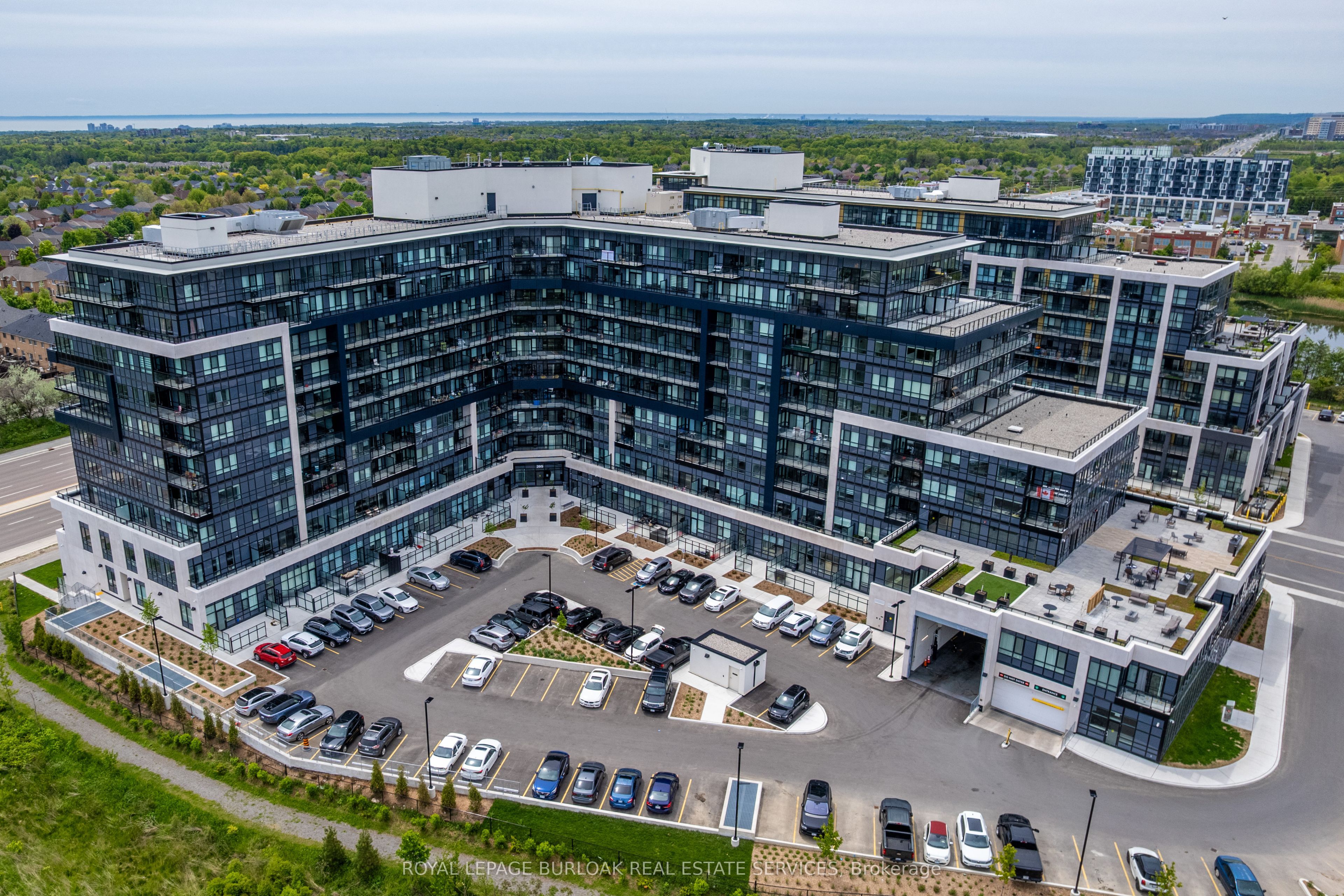 Unit 437 - 395 Dundas Street, Oakville 2