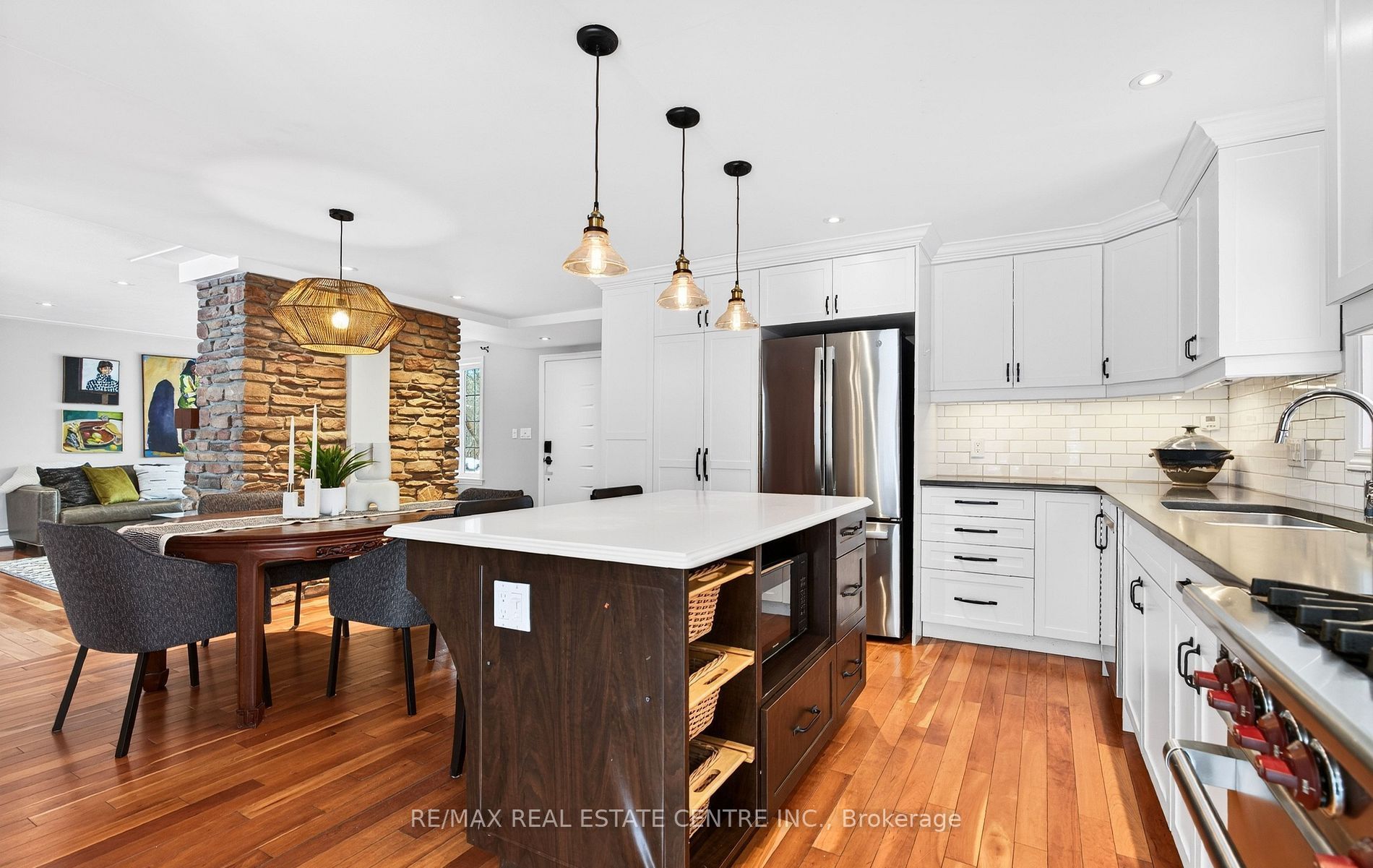 582 Cedar Avenue, Burlington 4