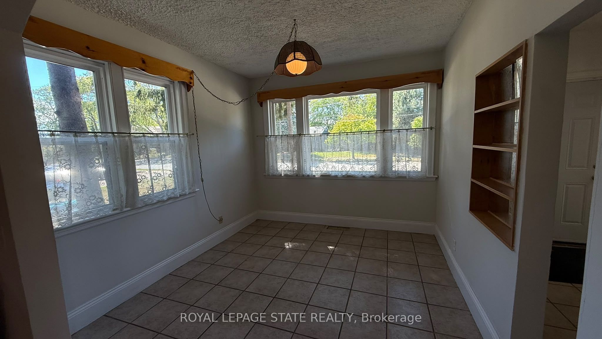 893 Lasalle Park Road, Burlington 5