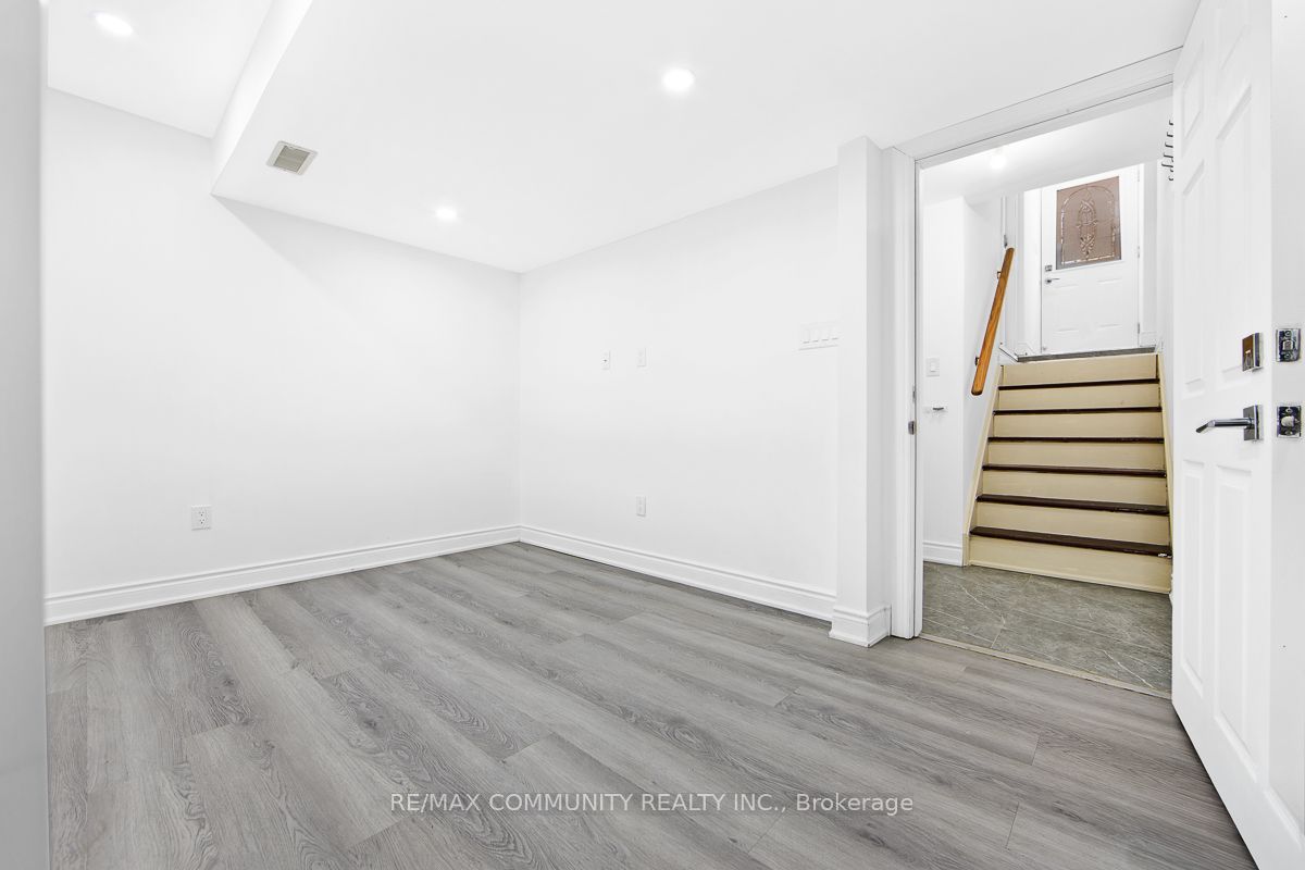 Unit Bsmt - 64 Fallstar Crescent, Brampton 3