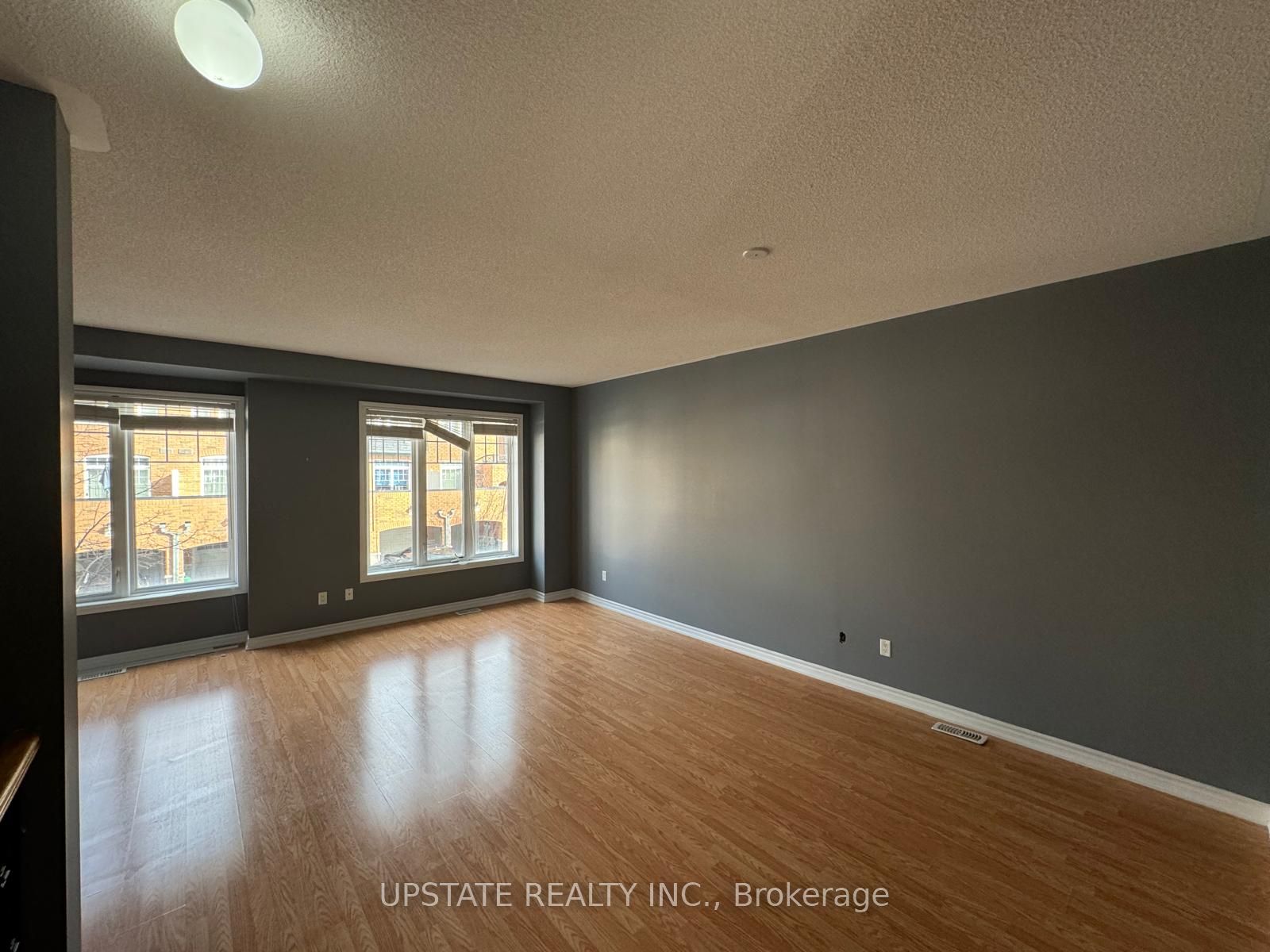 29 Magdalene Crescent, Brampton 2