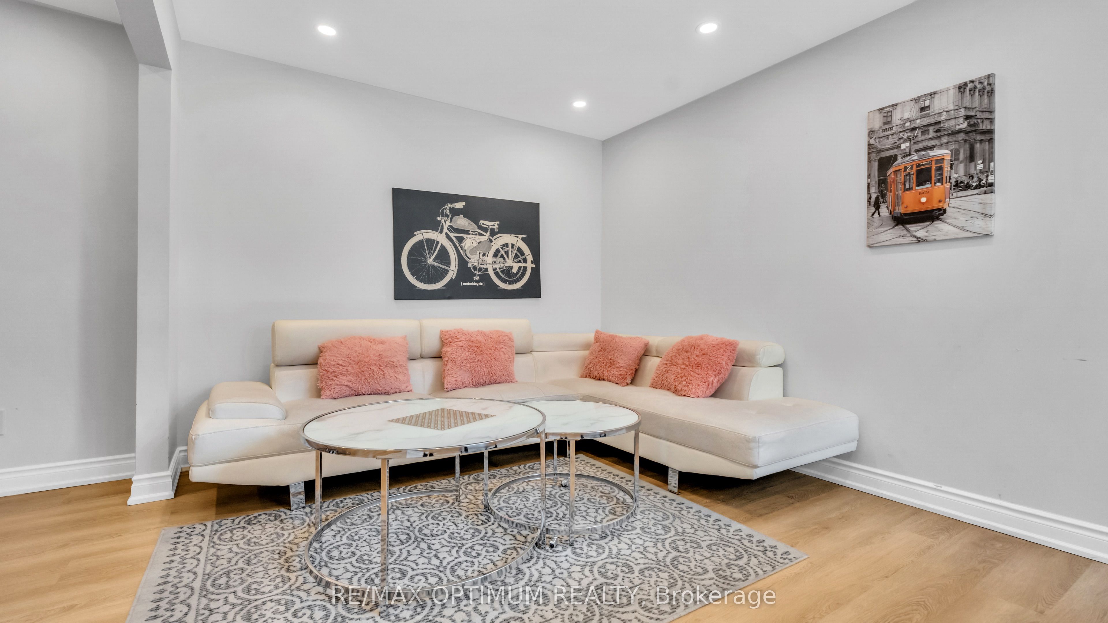 362 Kingsbridge Garden Circle, Mississauga 5