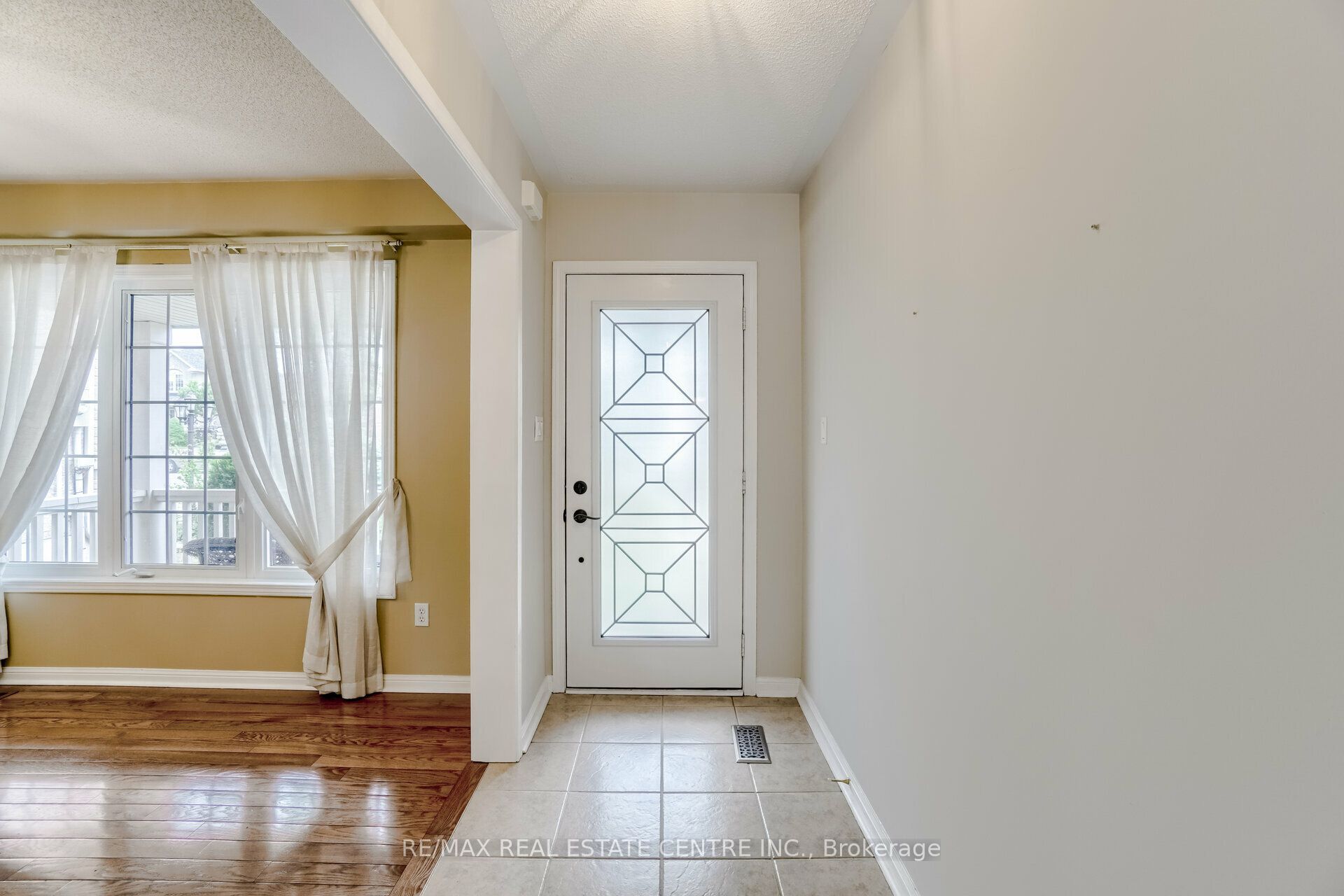 2298 Grand Oak Trail, Oakville 4