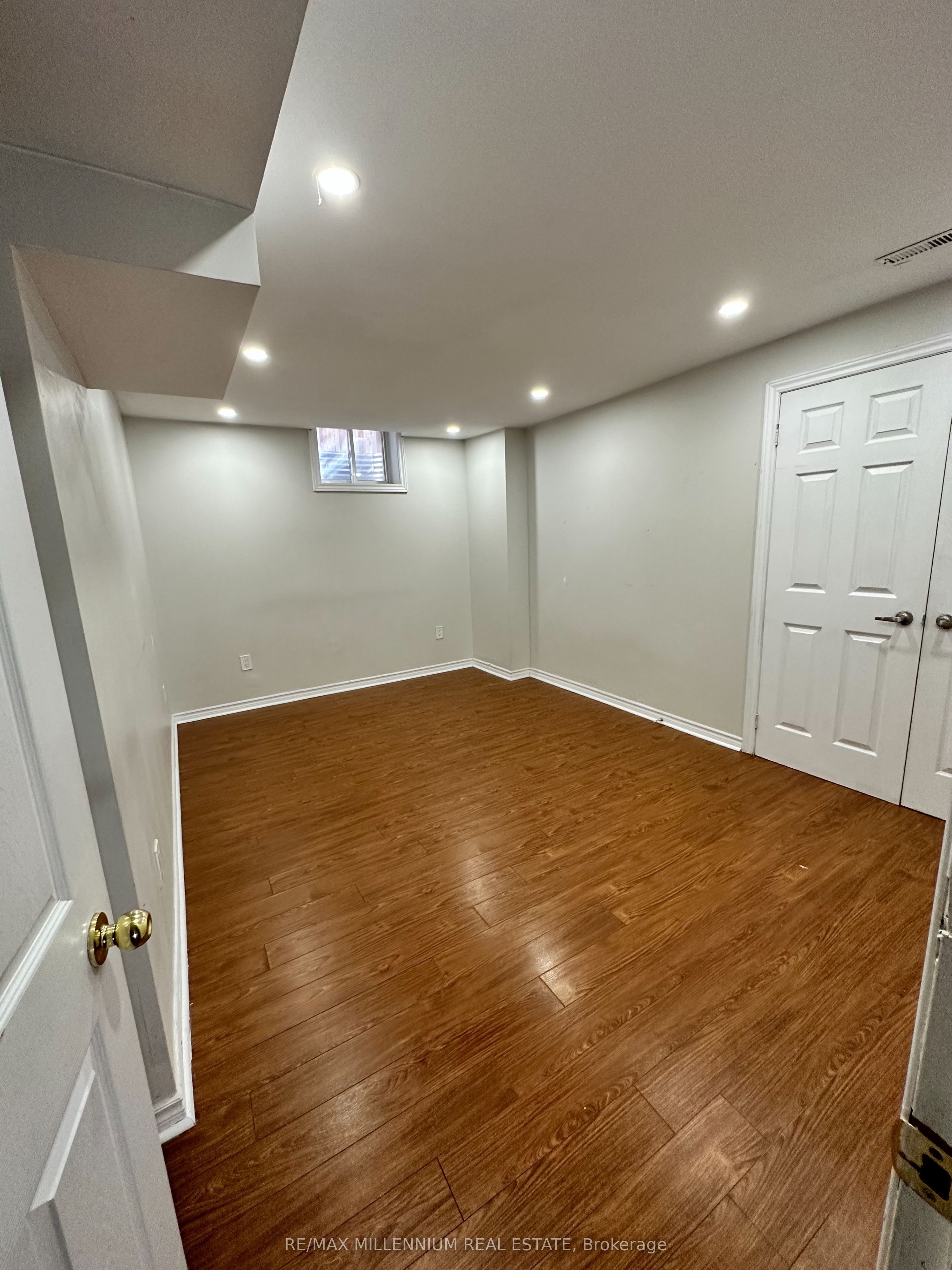 Unit Basement - 90 Whitehaven Drive, Brampton 5