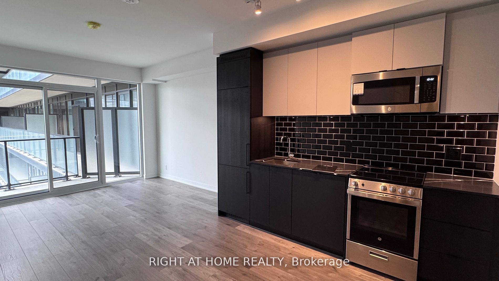 Unit 1027 - 285 Dufferin Street, Toronto 3