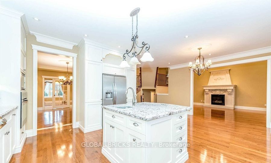 2855 Westoak Trails Boulevard, Oakville 4